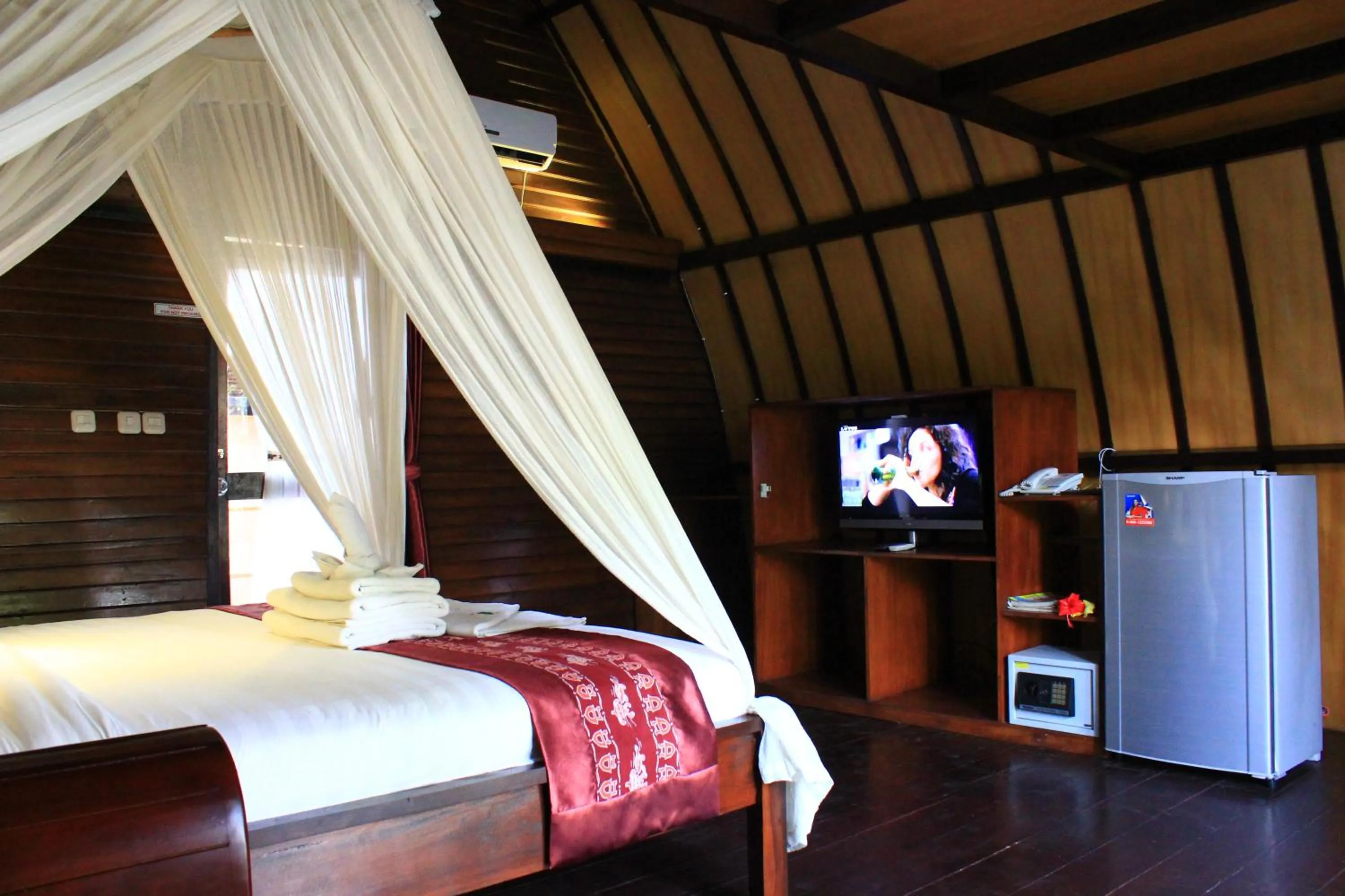 TV and multimedia, Bed in Turtle Beach Hotel