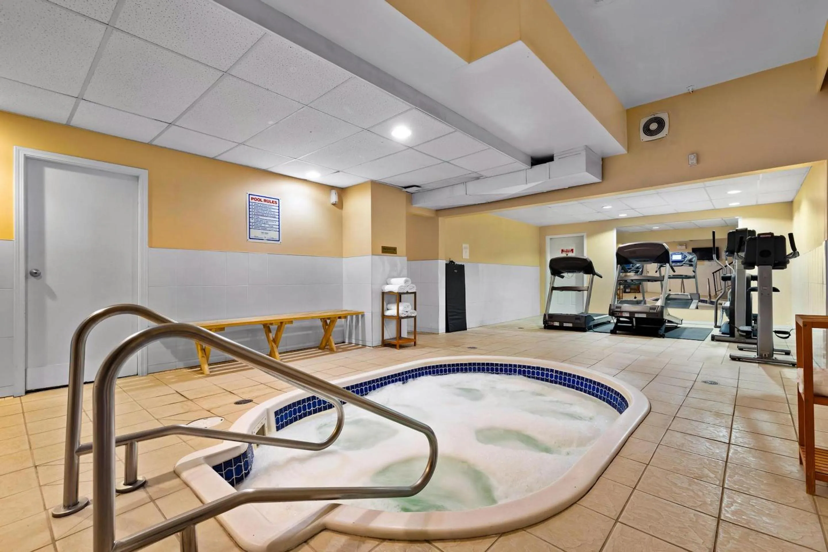 Fitness centre/facilities in Coast Fraser Inn