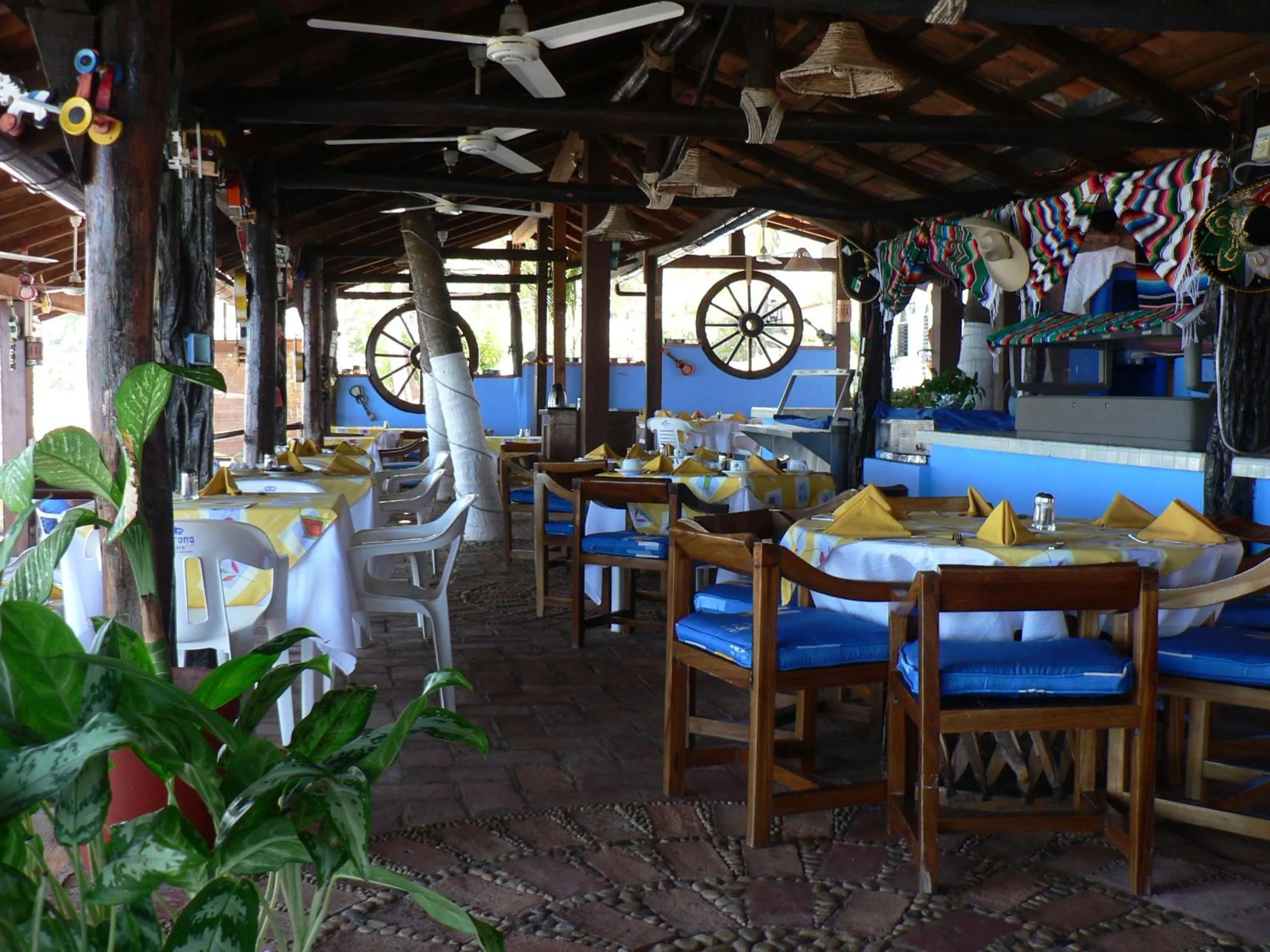 Restaurant/places to eat in Lindo Mar Resort