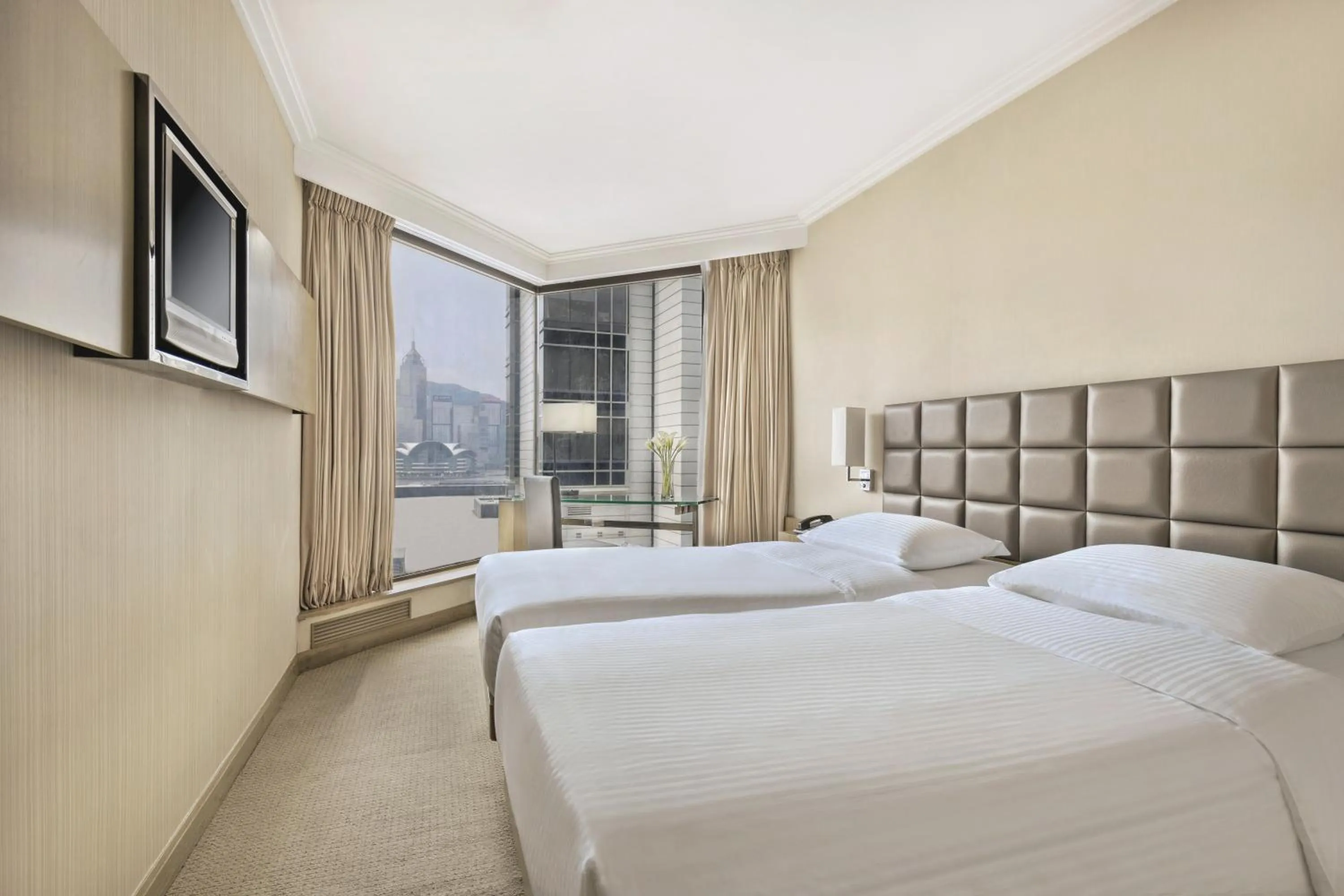 Bed in The Kowloon Hotel