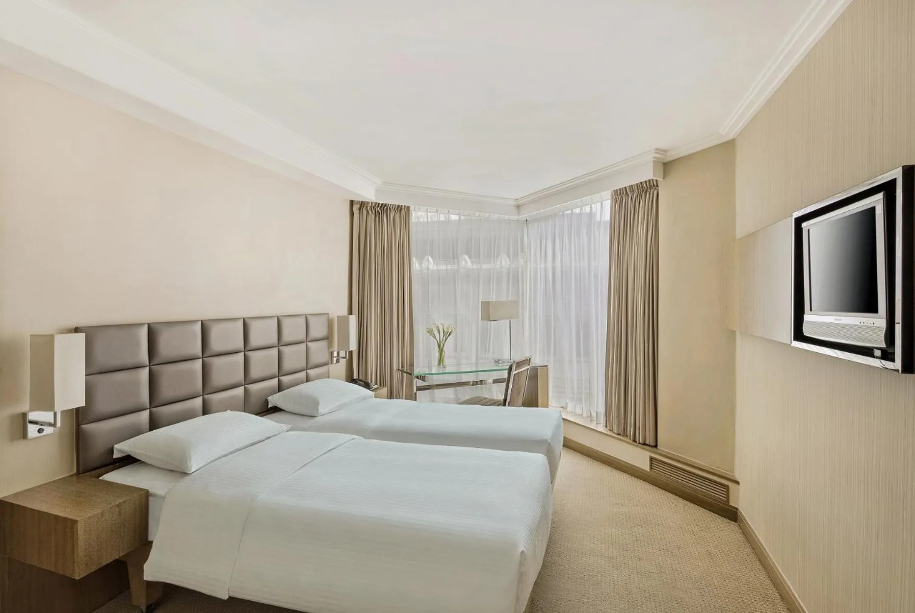 Bed in The Kowloon Hotel