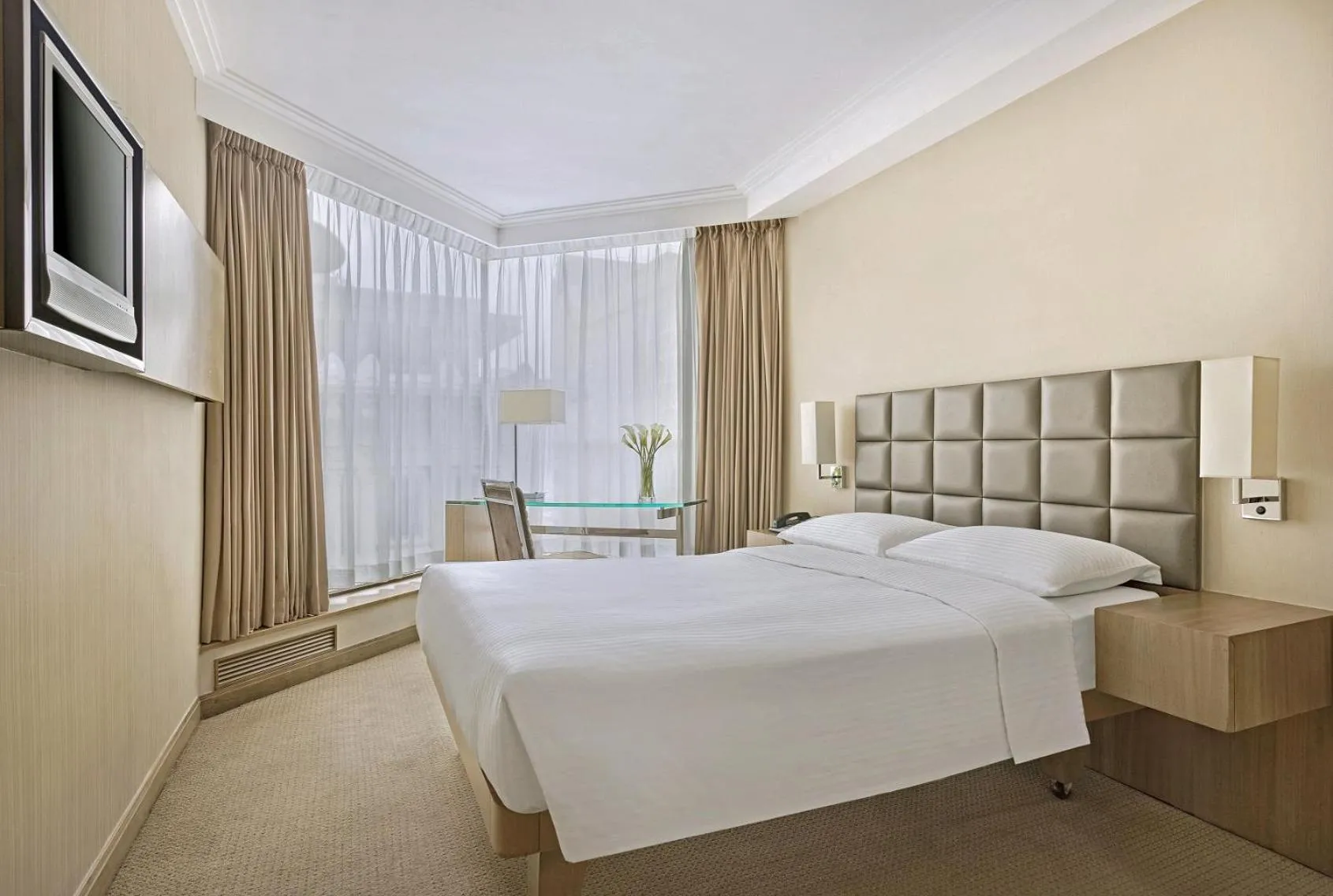 Bed in The Kowloon Hotel