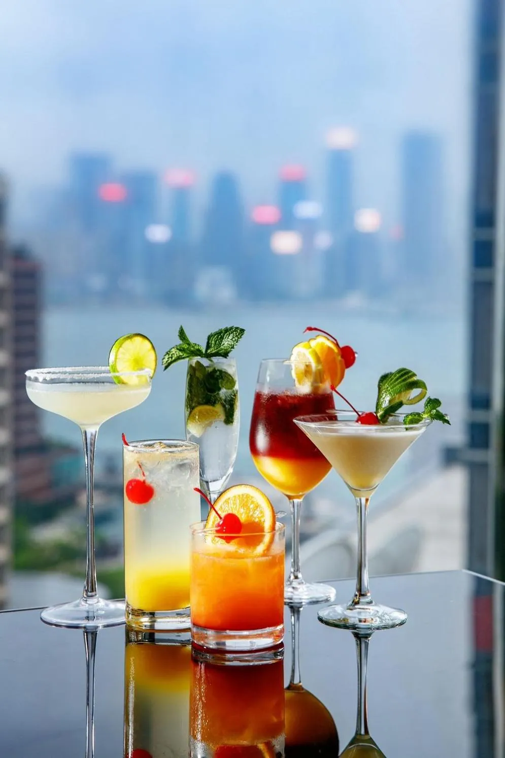 Lounge or bar in The Kowloon Hotel