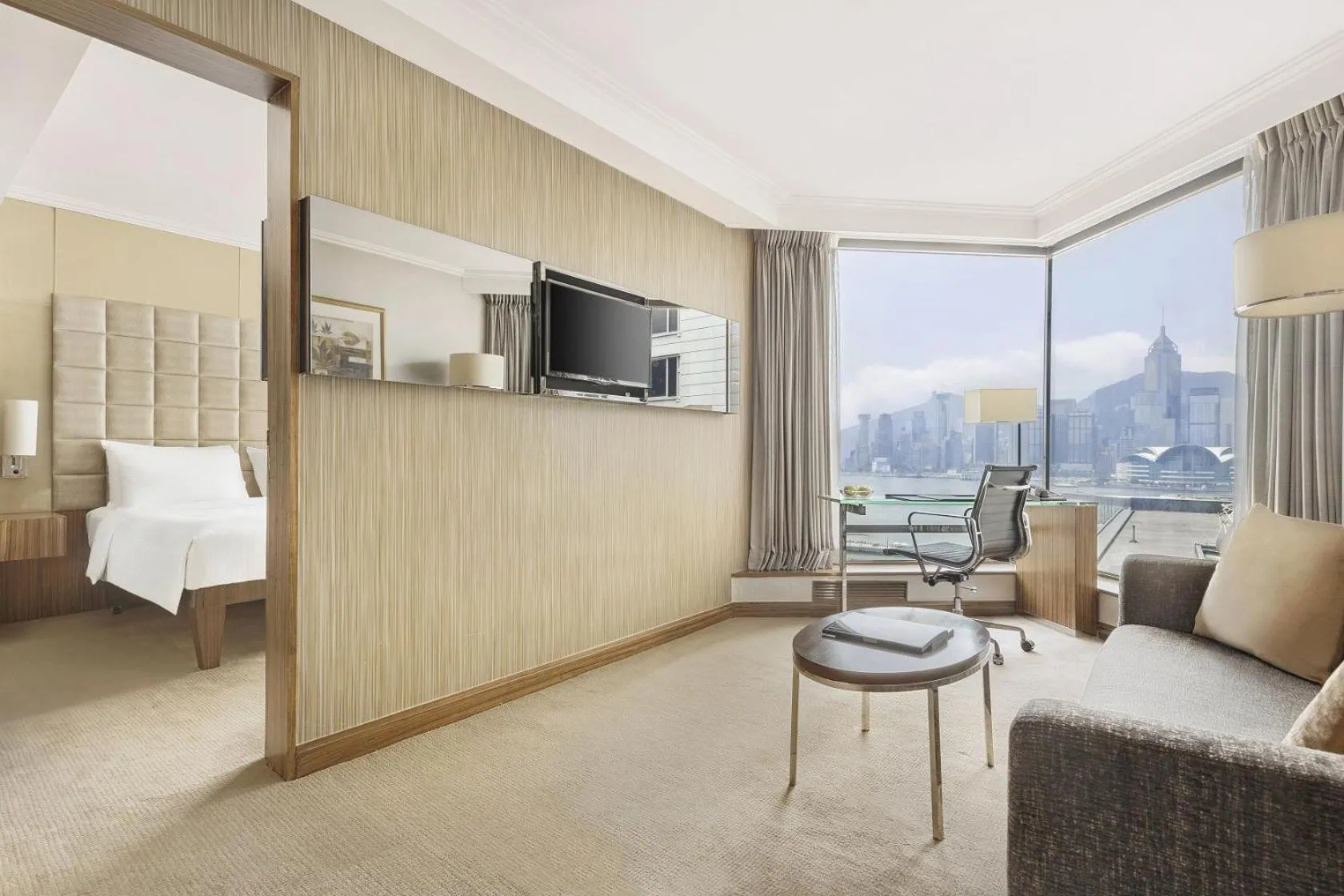 TV and multimedia in The Kowloon Hotel