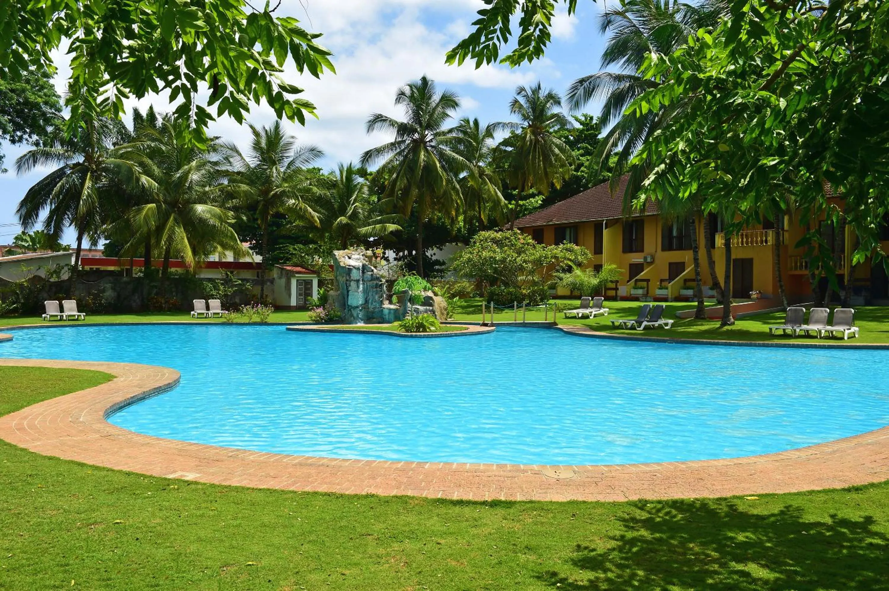Swimming pool in Pestana Miramar São Tomé