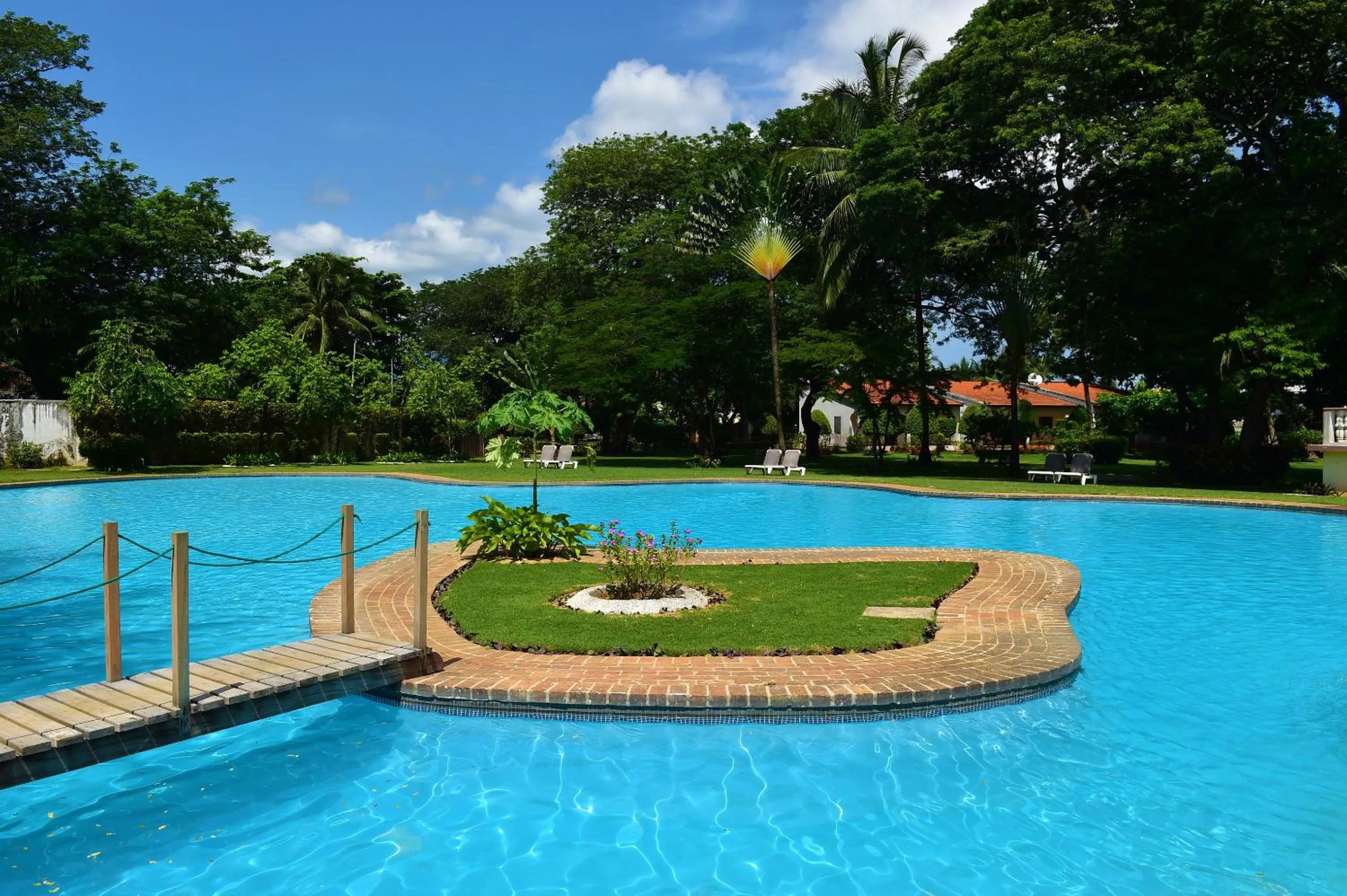 Swimming pool in Pestana Miramar São Tomé