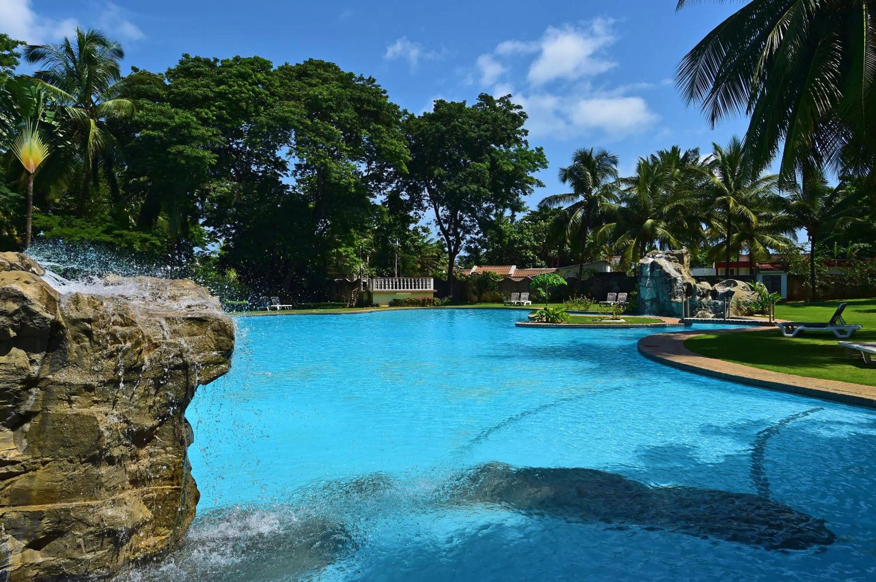 Swimming pool in Pestana Miramar São Tomé