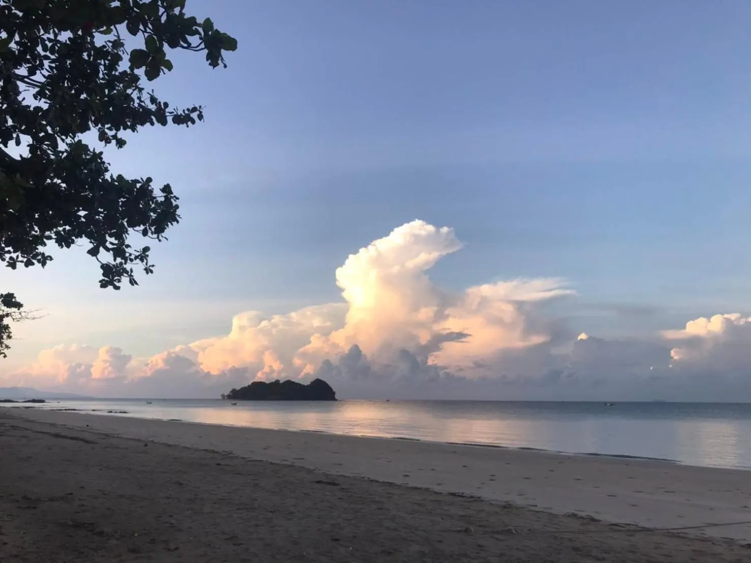Beach in Koh Jum Delight Beach