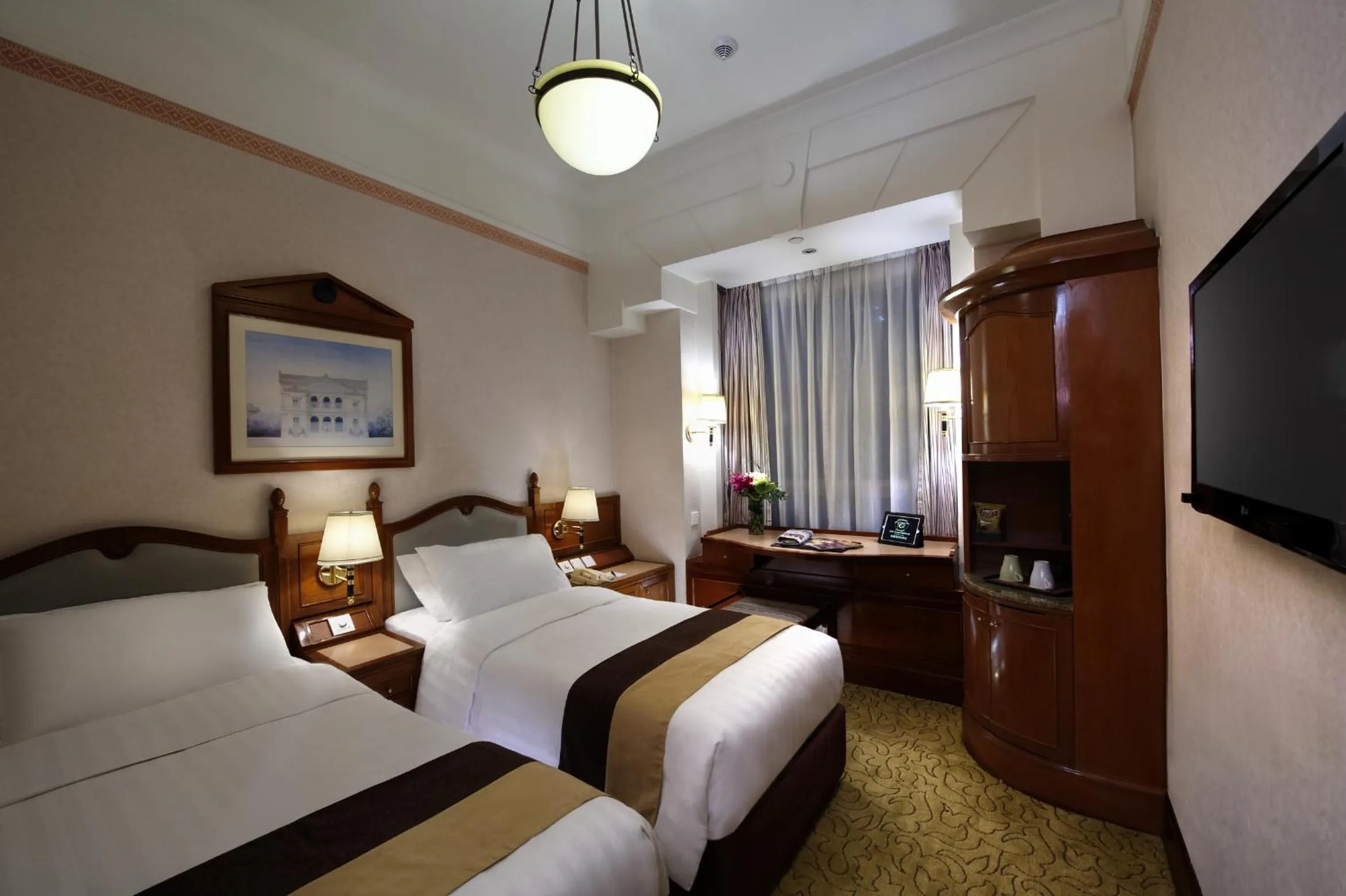 Photo of the whole room, Bed in Charterhouse Causeway Bay