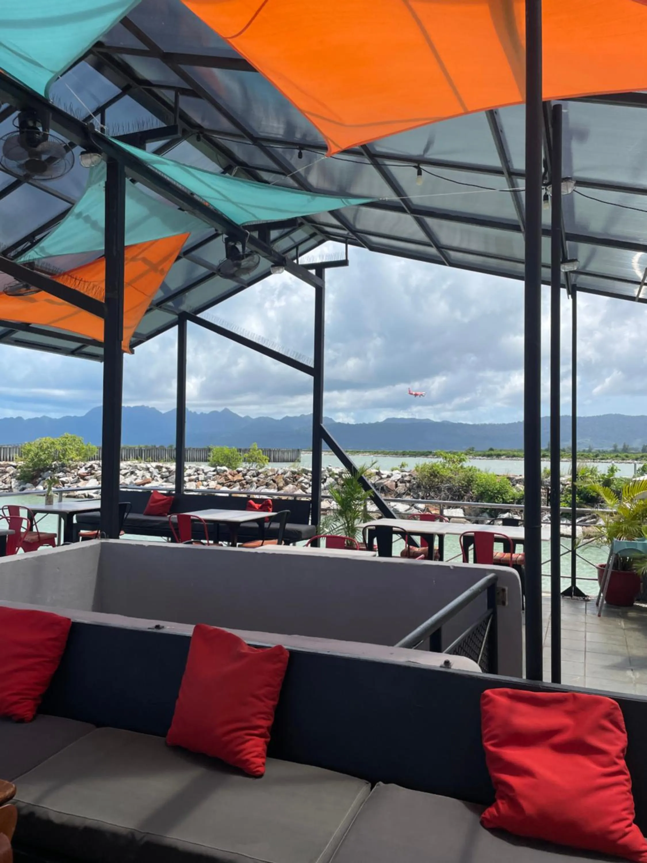 Restaurant/places to eat in Tubotel