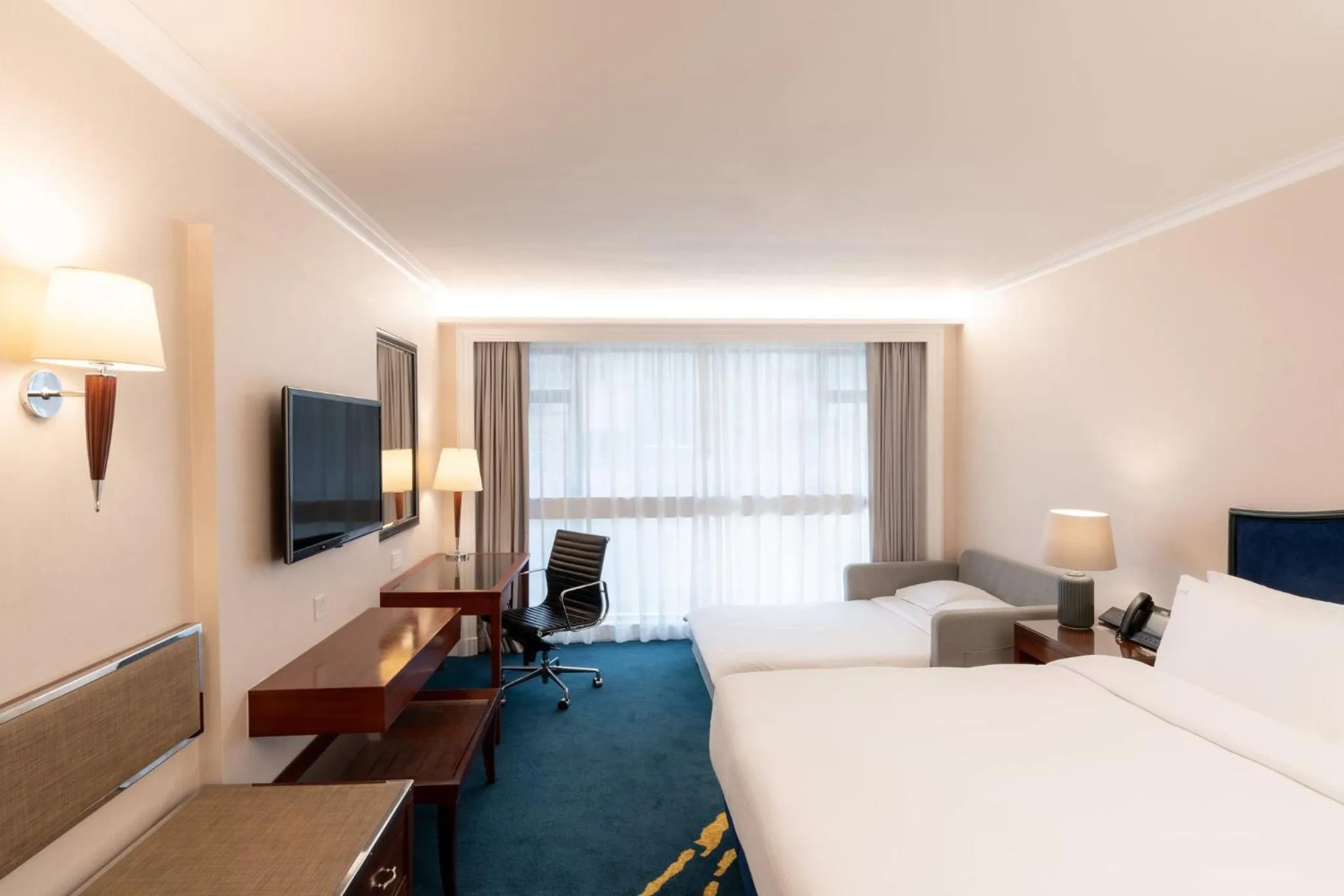 Photo of the whole room, Bed in Holiday Inn Golden Mile by IHG