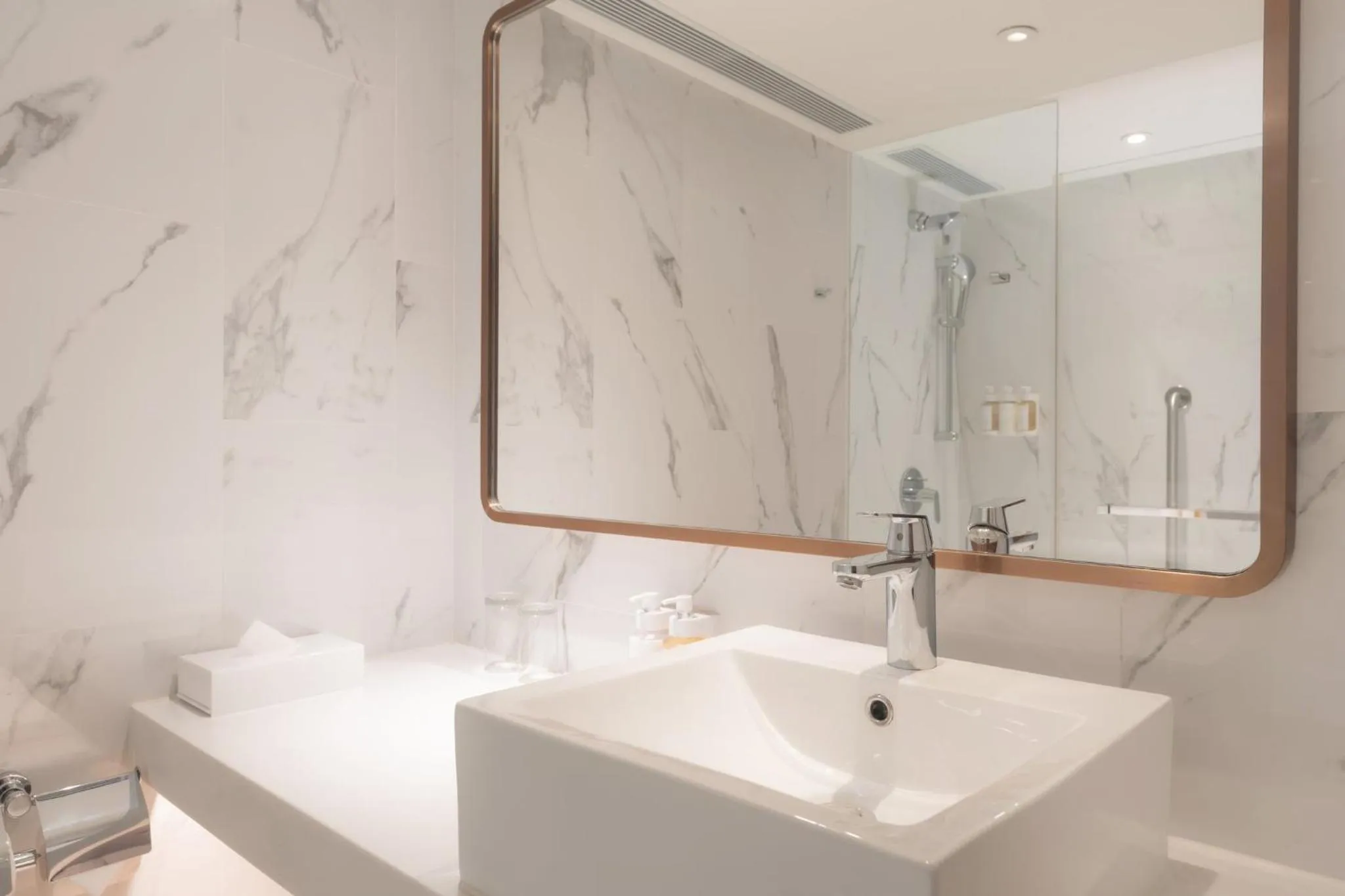 Photo of the whole room in Holiday Inn Golden Mile by IHG