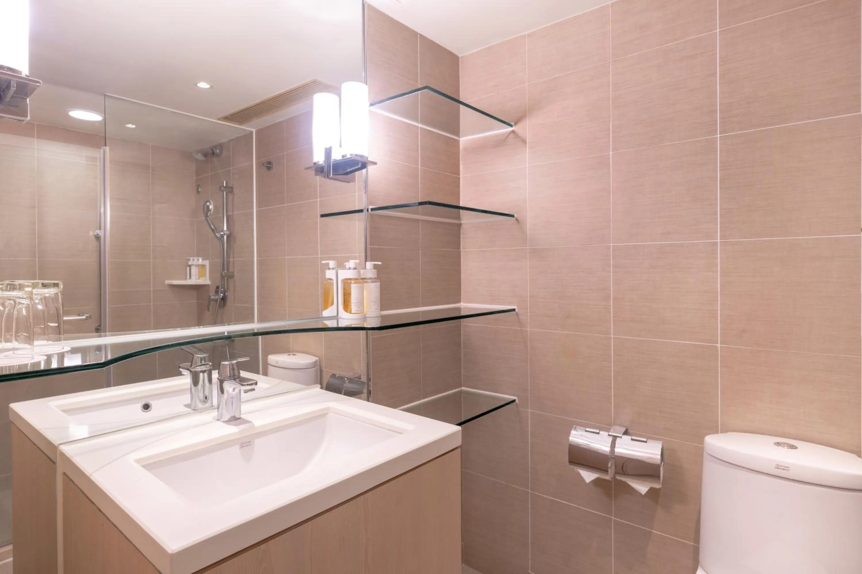 Shower in Holiday Inn Golden Mile by IHG