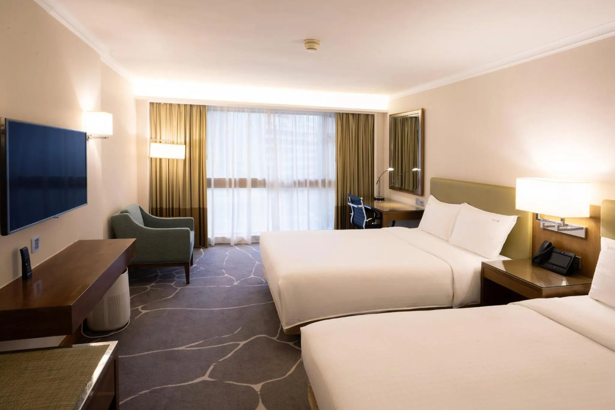 Photo of the whole room, Bed in Holiday Inn Golden Mile by IHG