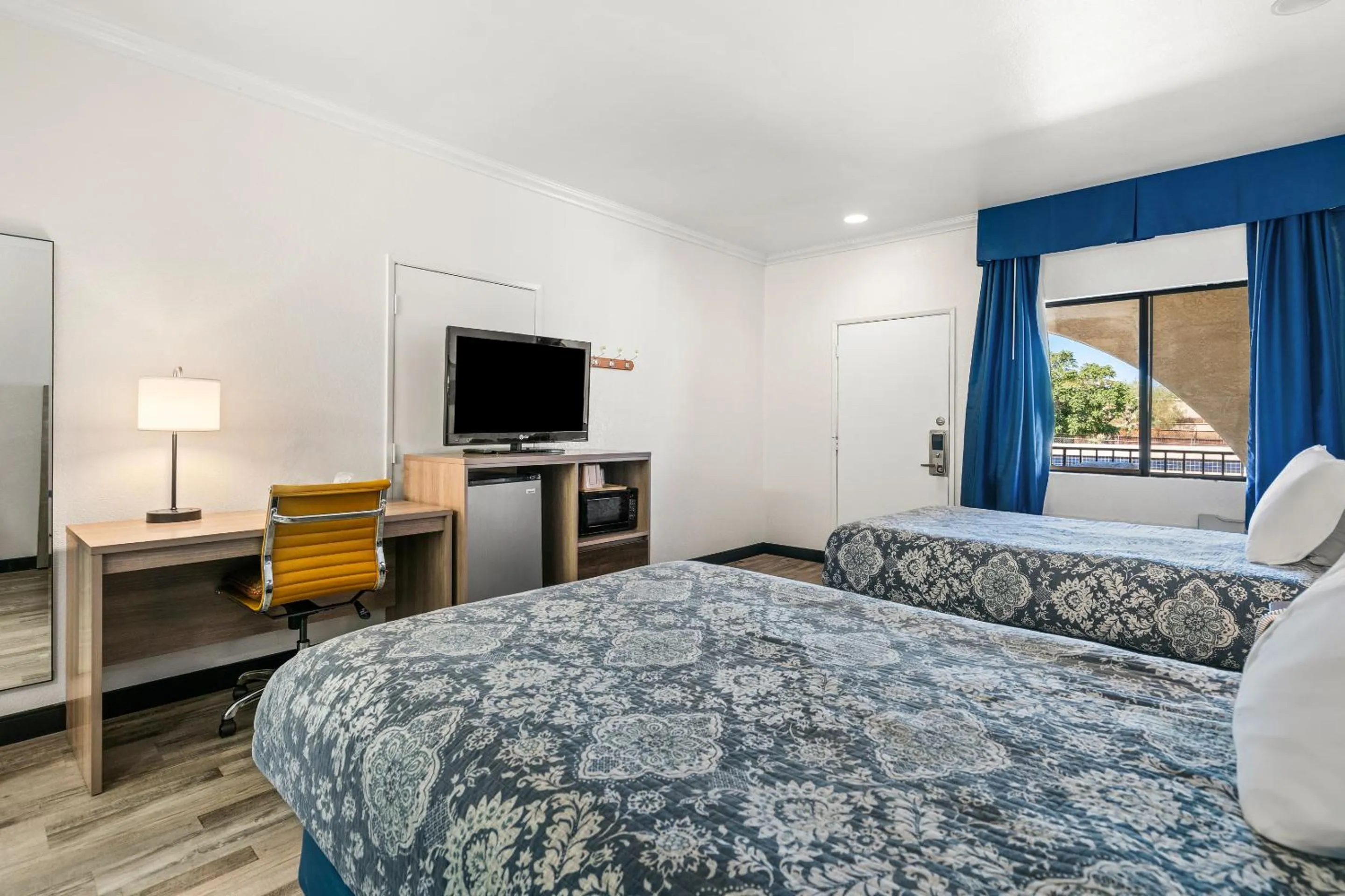 Bed in Americas Best Value Inn and Suites -Yucca Valley