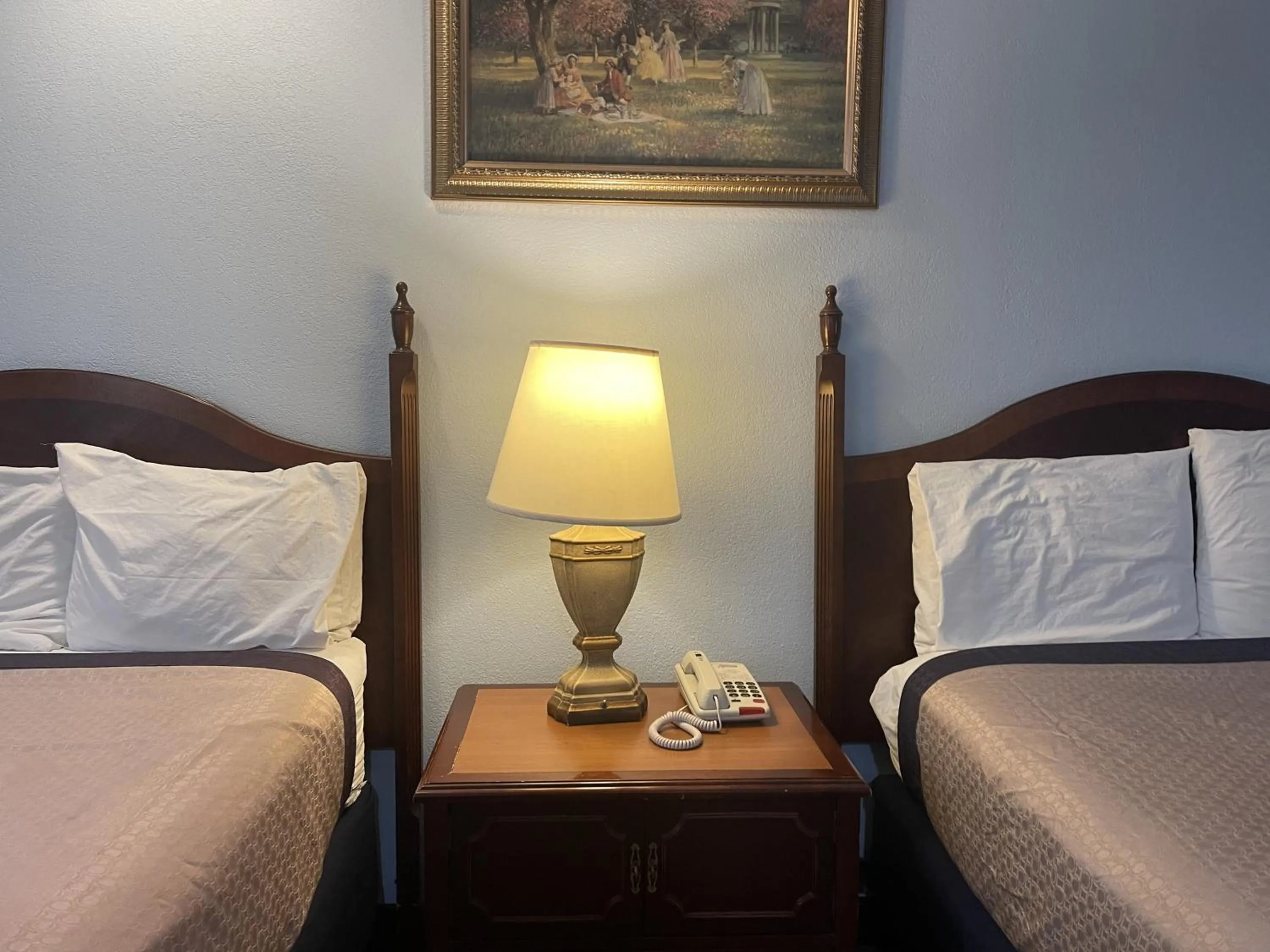 Bed in Americas Best Value Inn and Suites -Yucca Valley