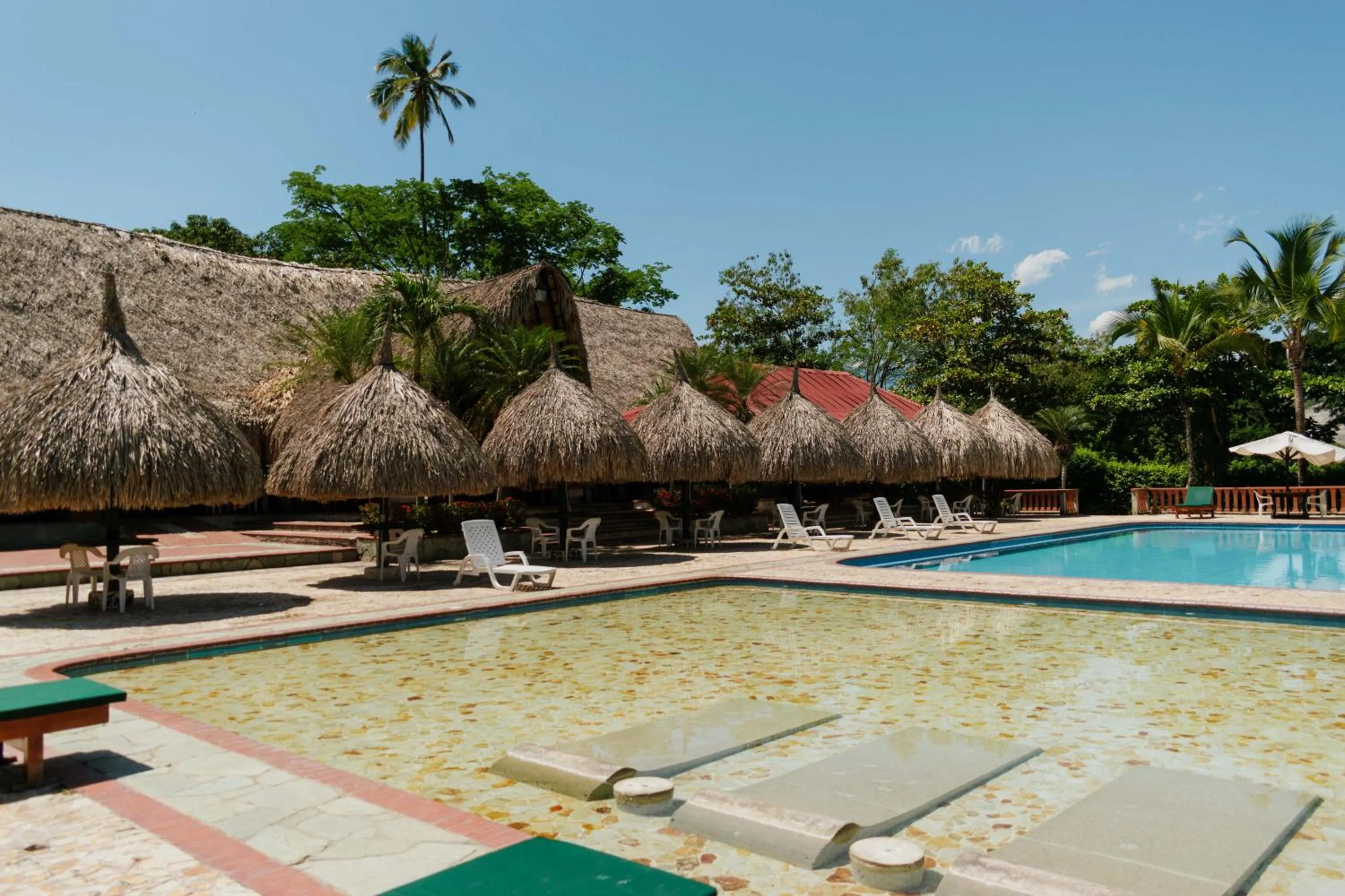 Swimming pool in Hotel Portón del Sol