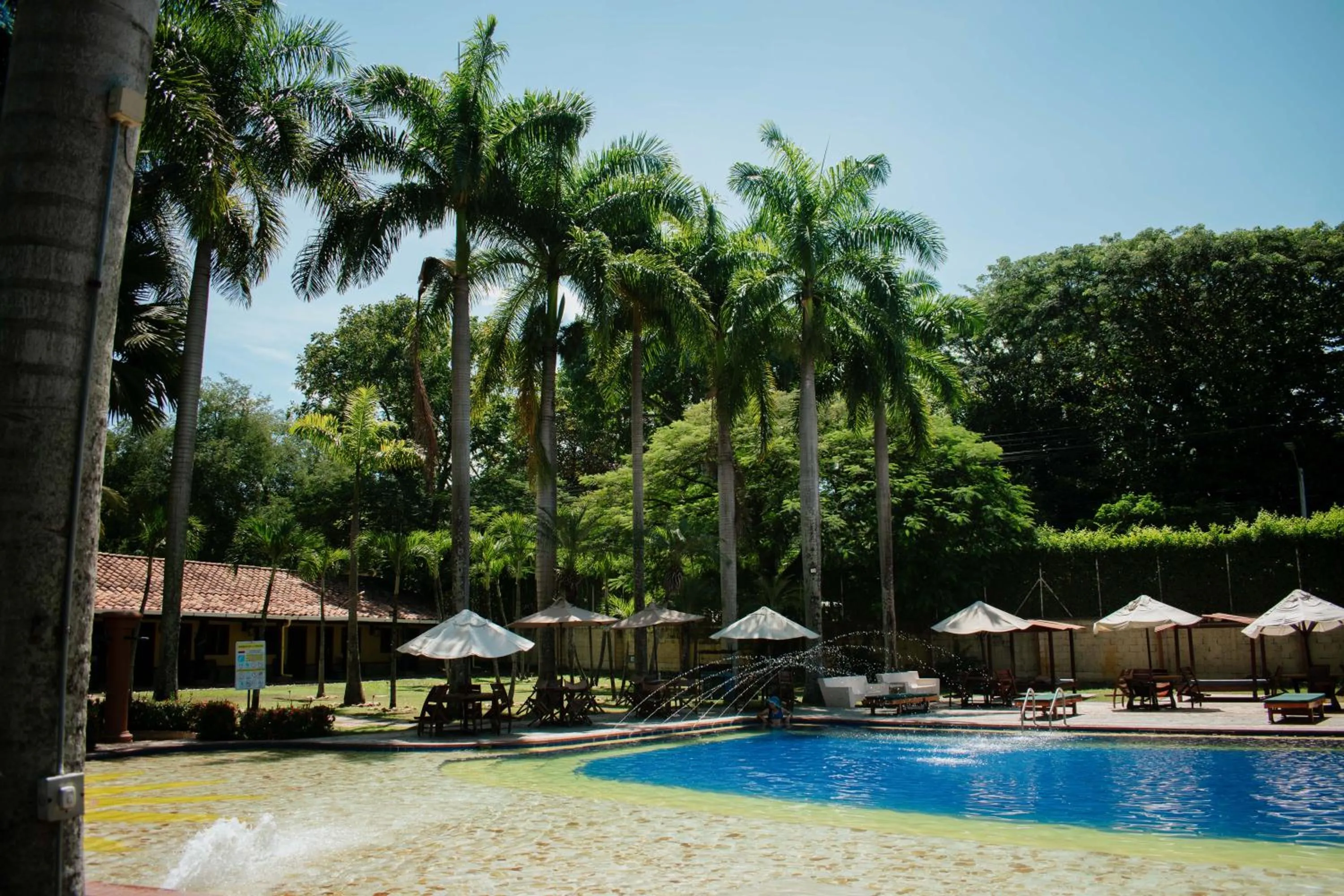 Swimming pool in Hotel Portón del Sol