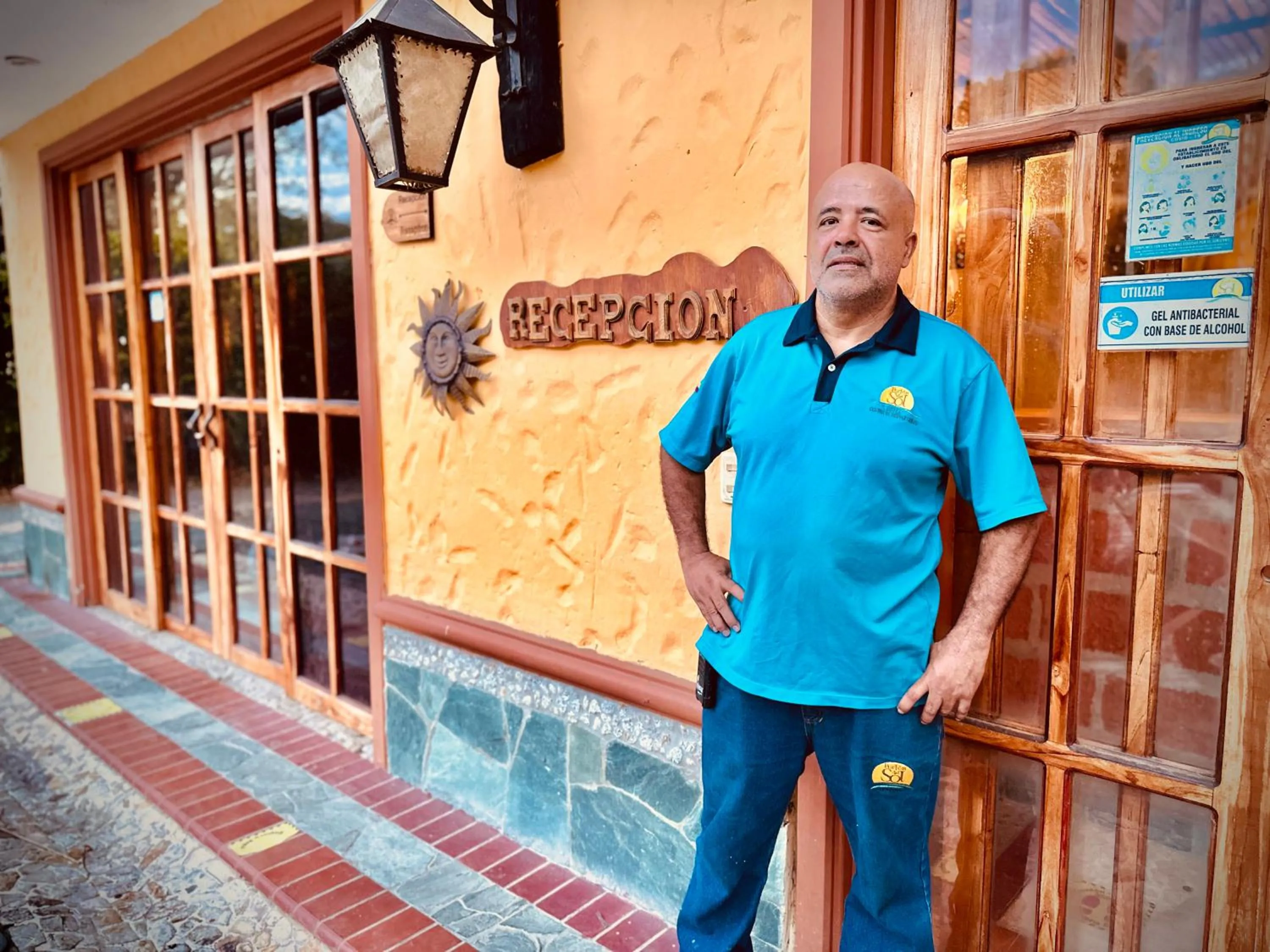 People in Hotel Portón del Sol