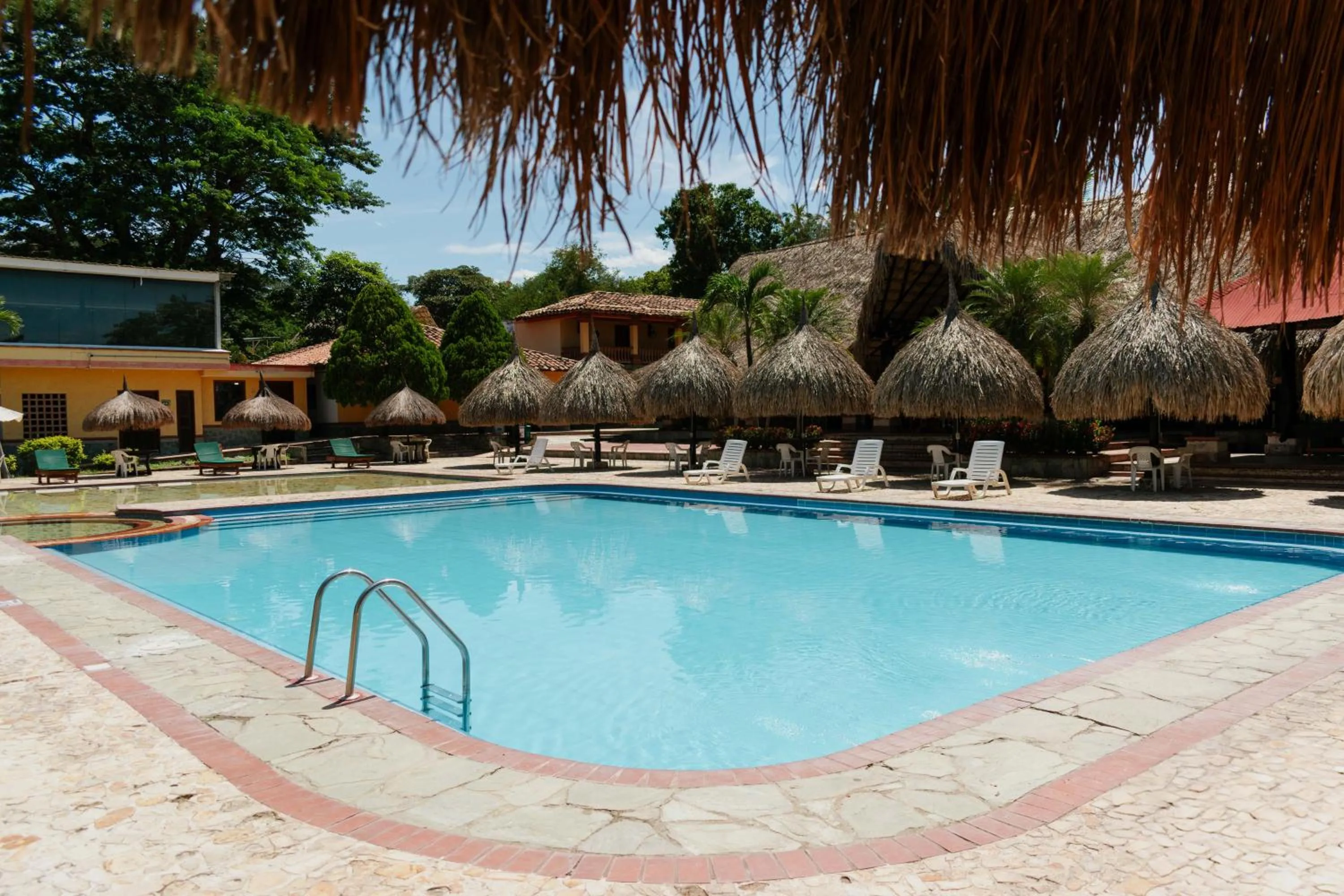 Swimming pool in Hotel Portón del Sol