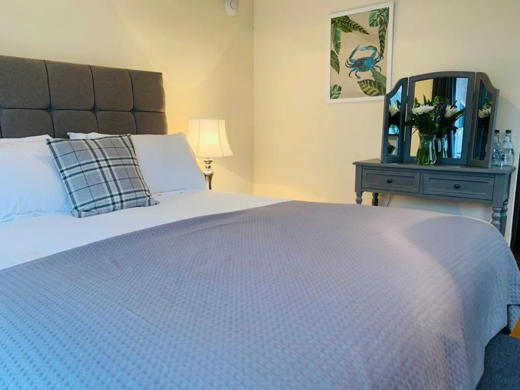 Bed in George & Dragon Country Pub & Hotel Wolverton Townsend