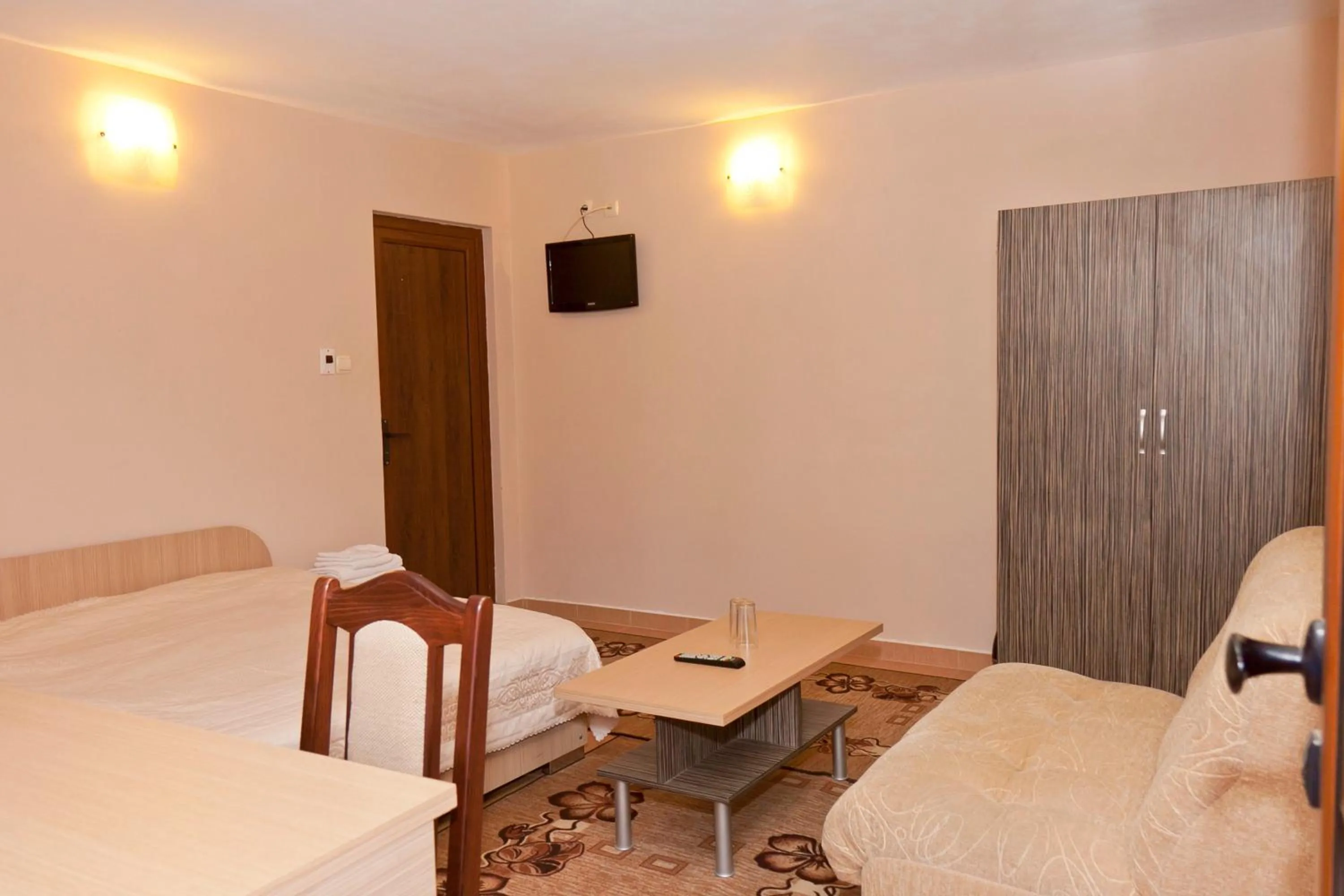 Photo of the whole room, Bed in Hotel Fantasy