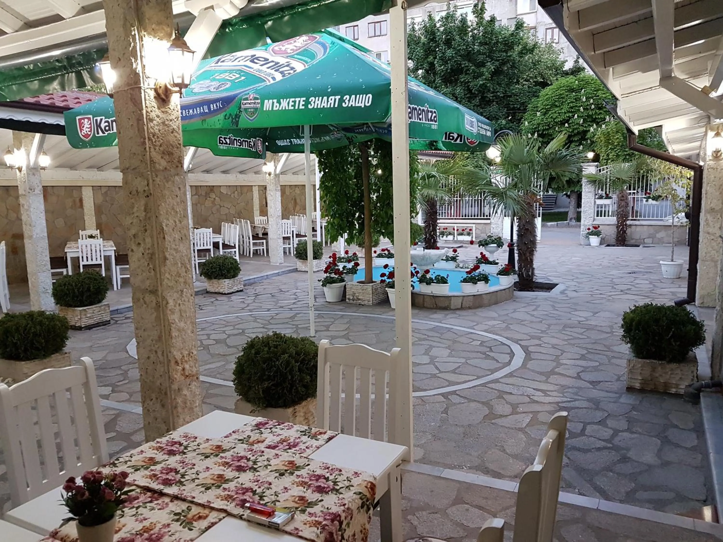 Restaurant/places to eat in Hotel Fantasy