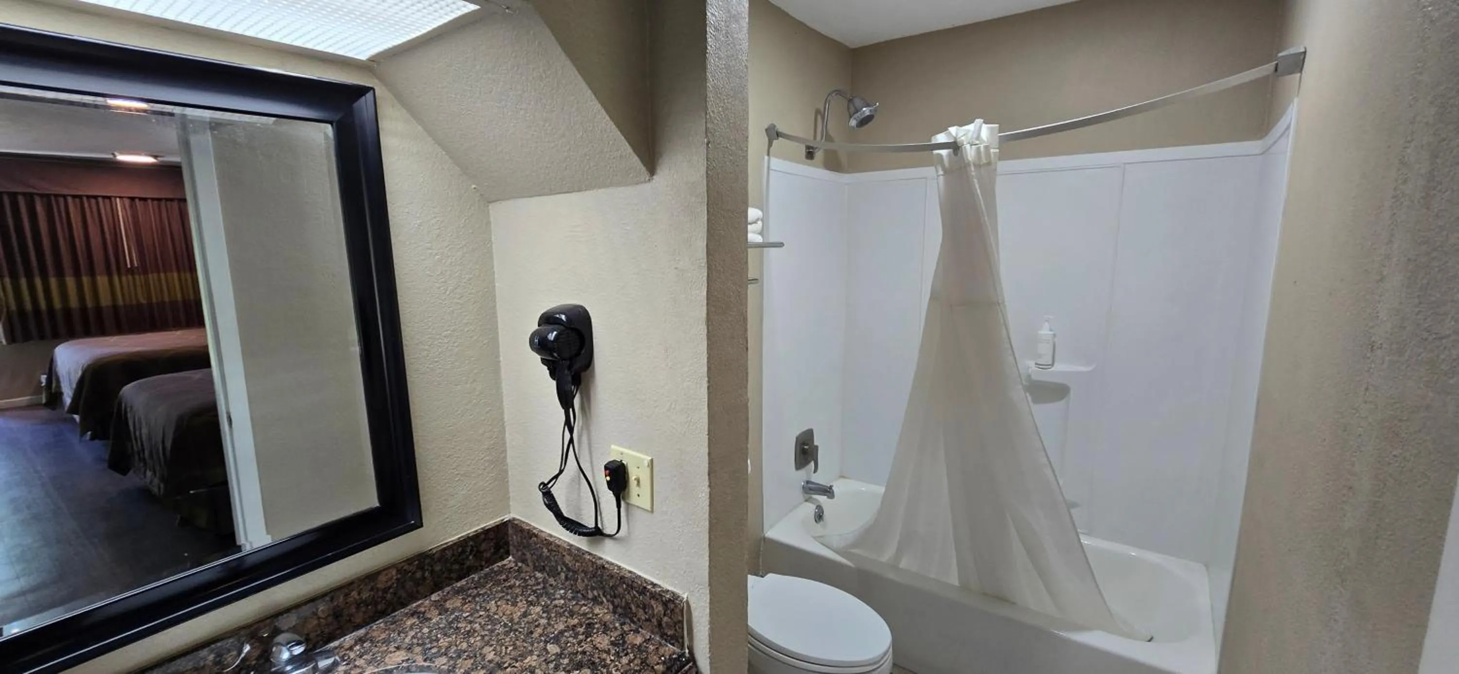 Photo of the whole room in Super 8 by Wyndham Corpus Christi Northwest