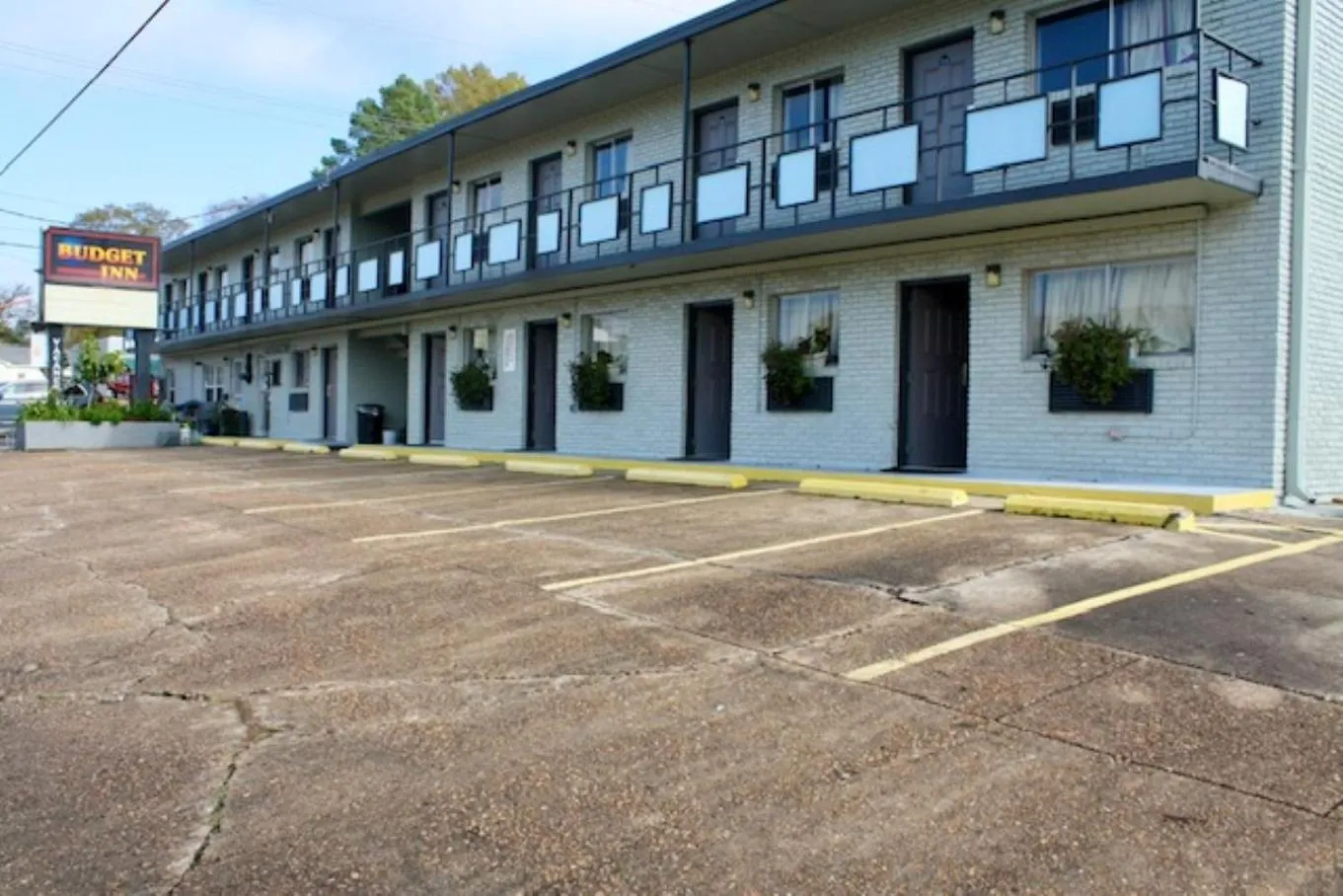 Property building in Budget Inn