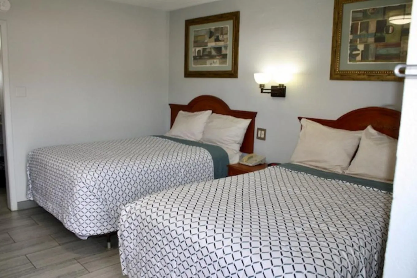 Bedroom, Bed in Budget Inn