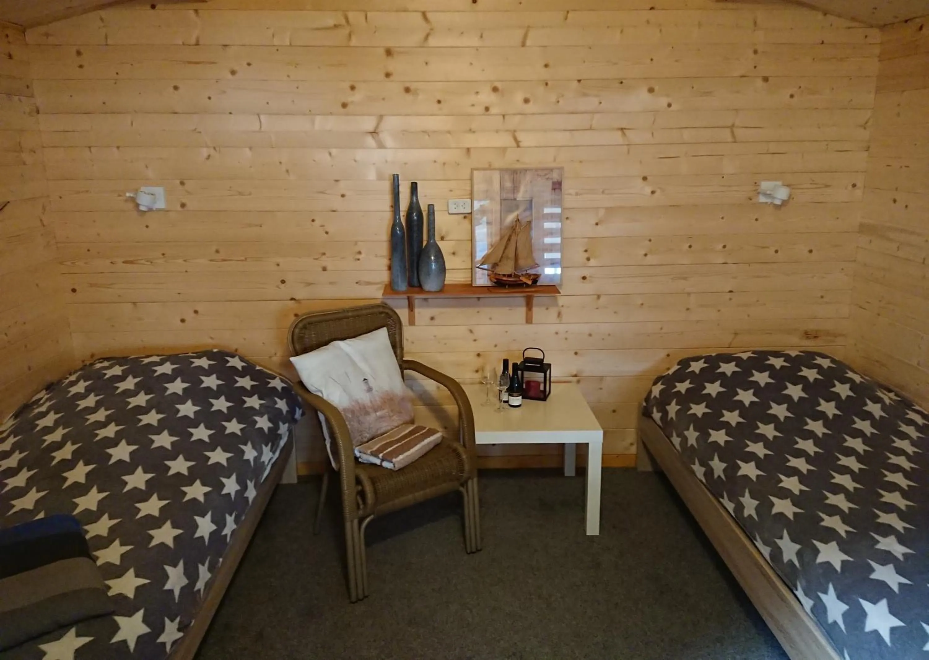 Photo of the whole room, Bed in Slaaphuisjes LauwersmeerPlezier!