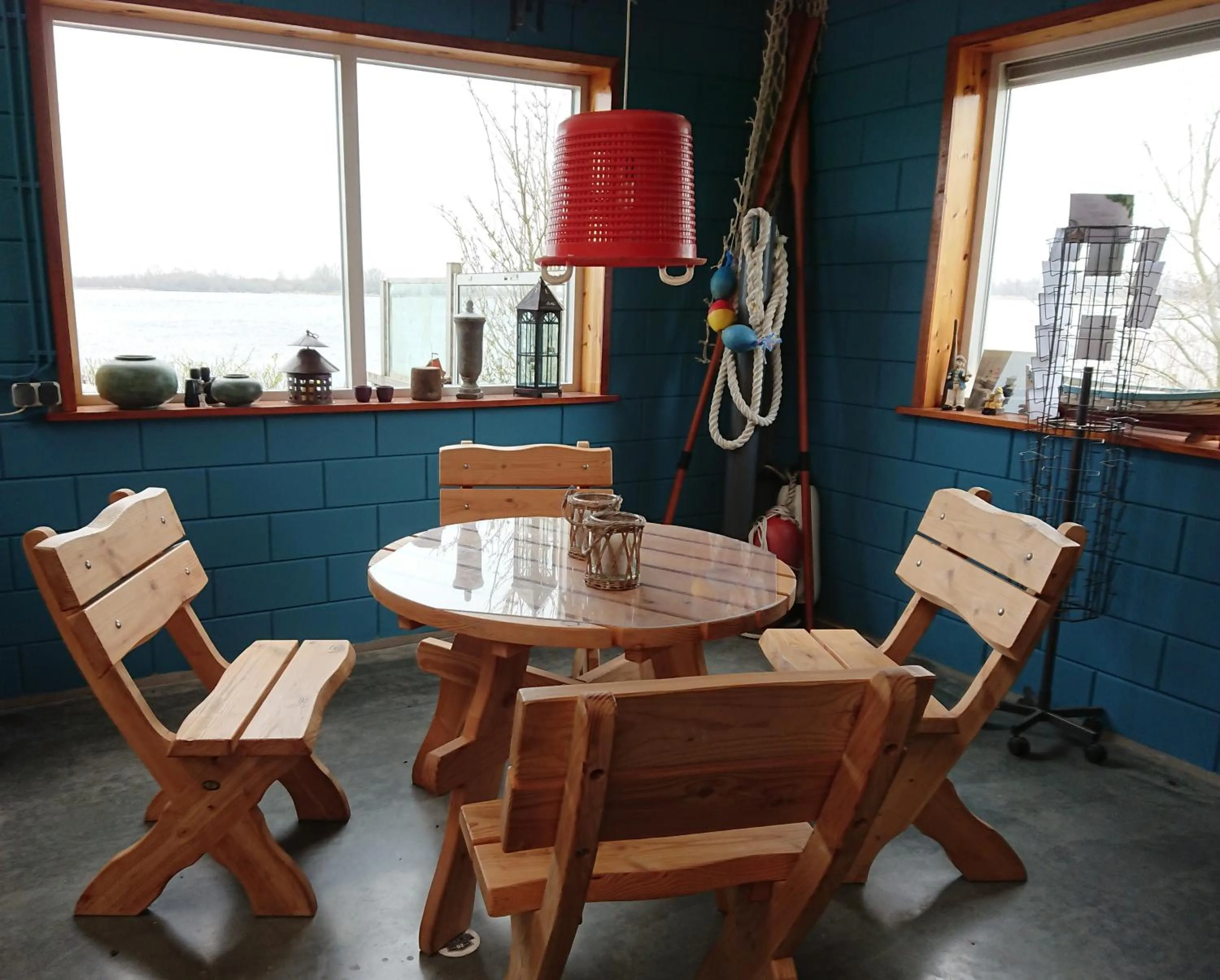 Dining area in Slaaphuisjes LauwersmeerPlezier!