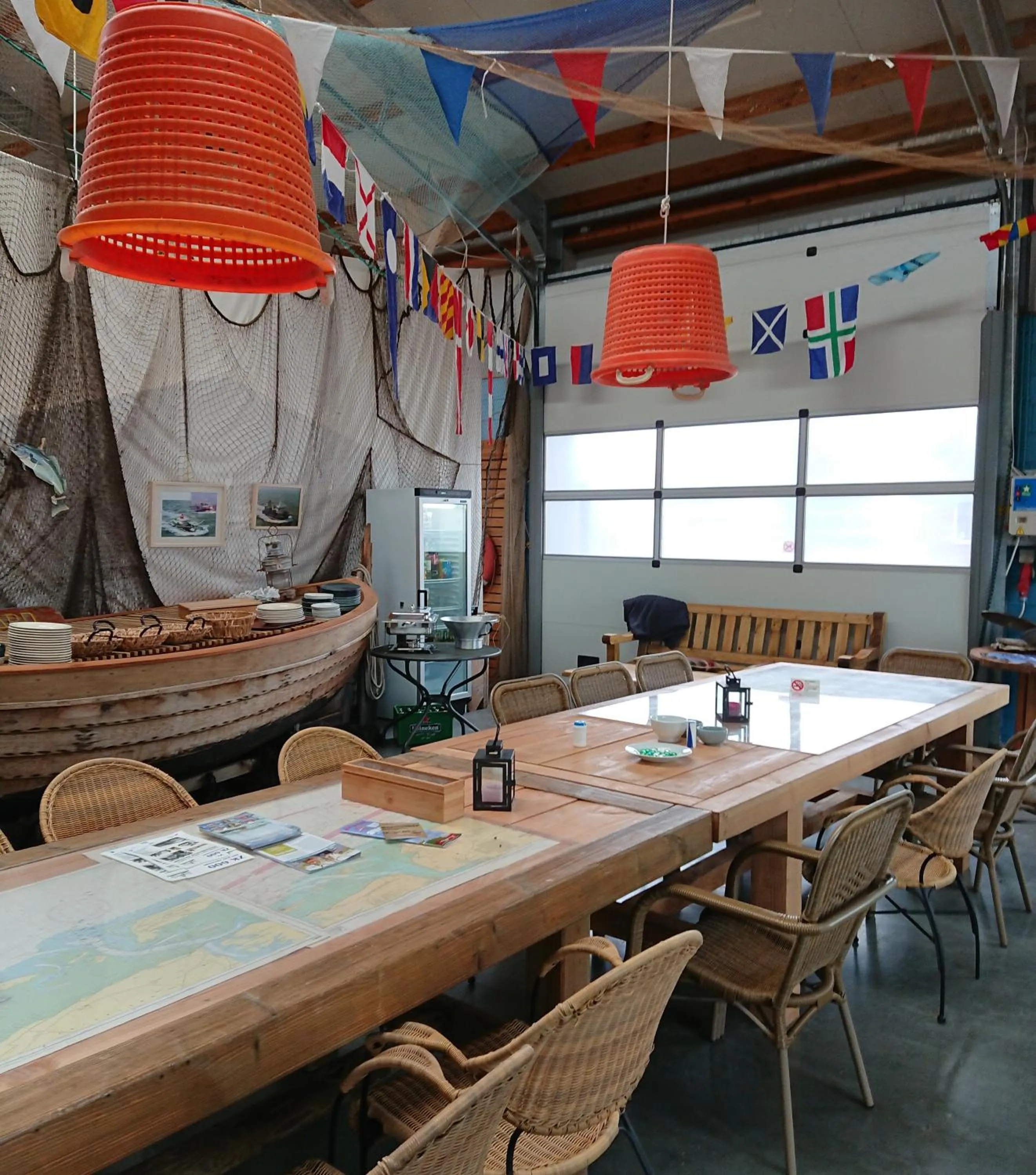 Communal lounge/ TV room in Slaaphuisjes LauwersmeerPlezier!