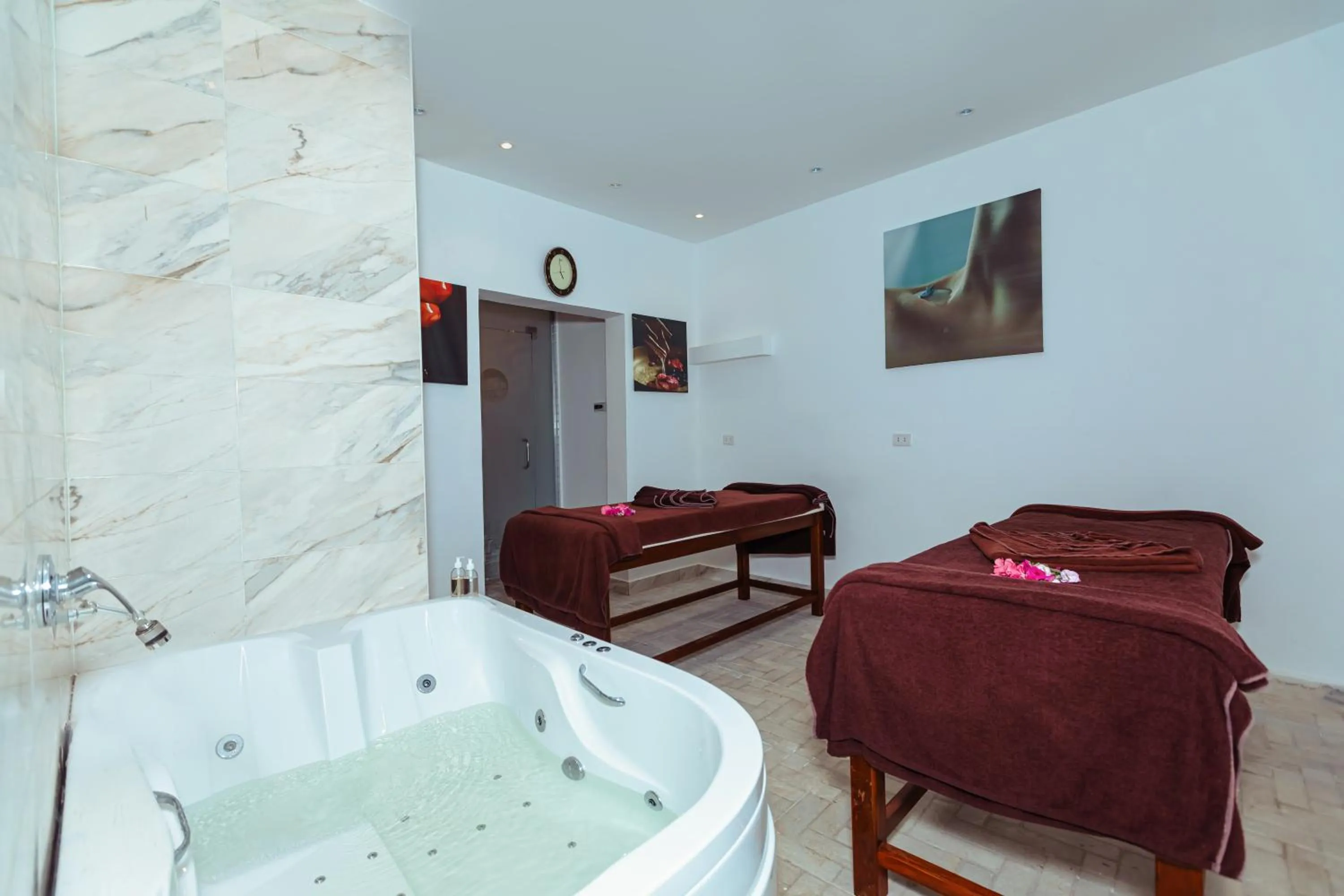 Royal Lagoons Resort & Aqua Park Families and Couples Only