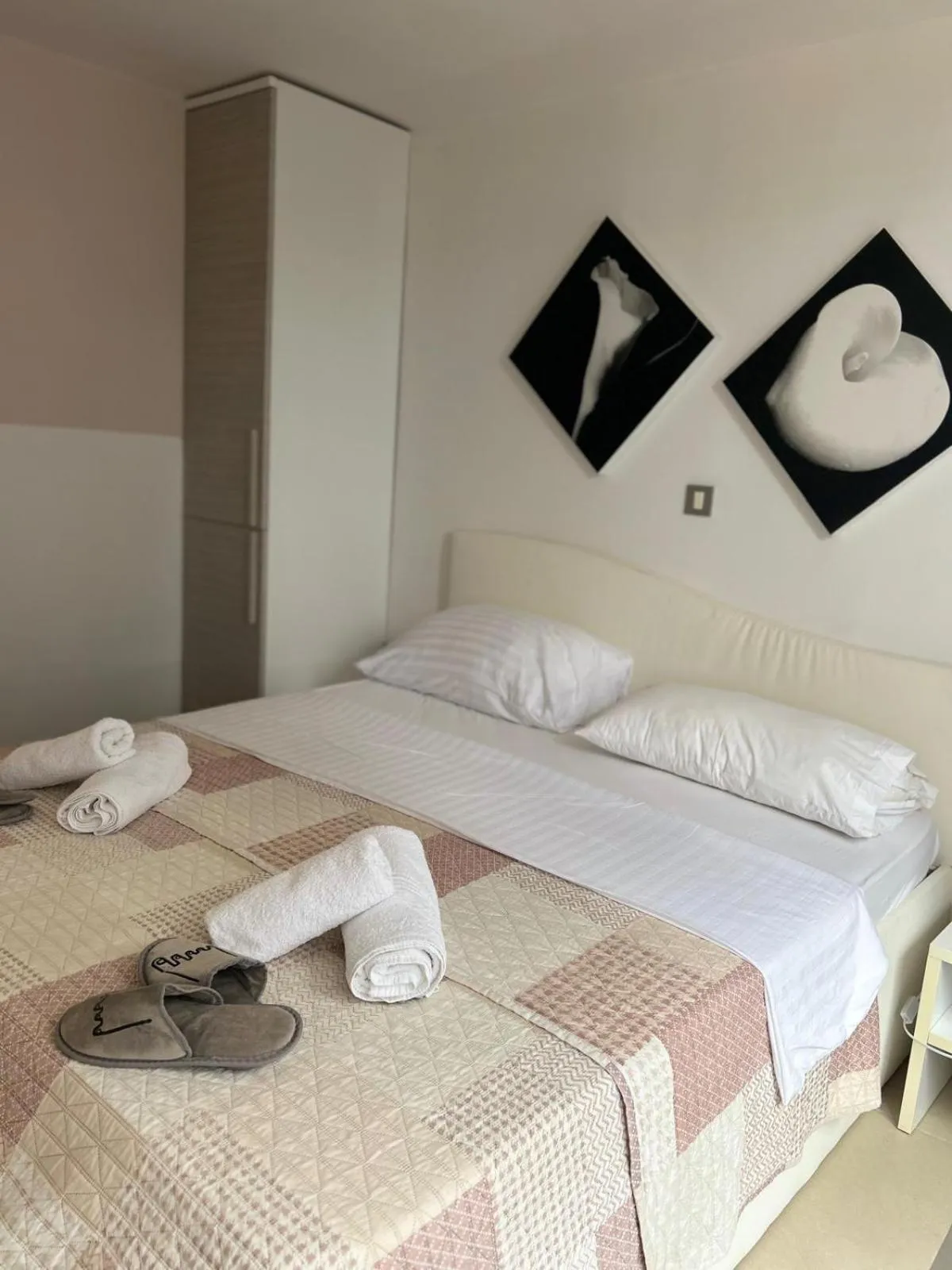 Bed in Kristal Paris Resort