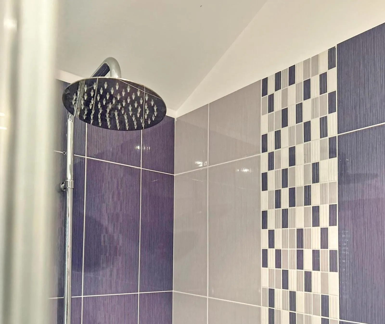 Shower in Kristal Paris Resort