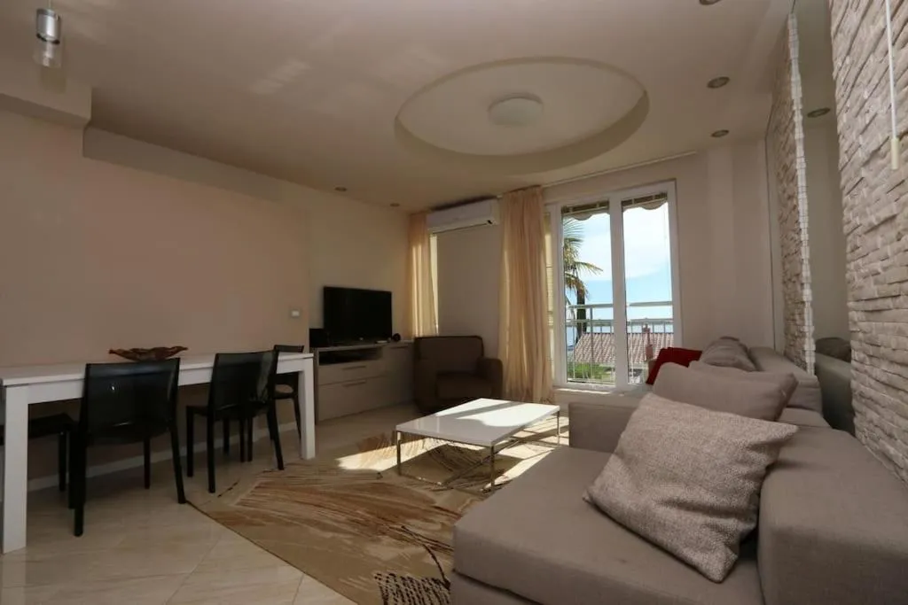 Communal lounge/ TV room in Kristal Paris Resort