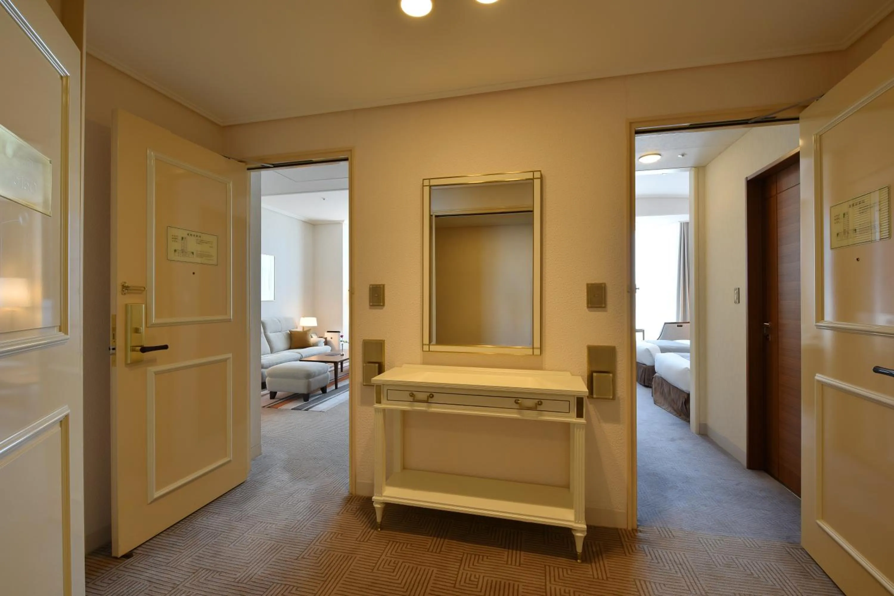 Photo of the whole room, Bed in Imperial Hotel Tokyo