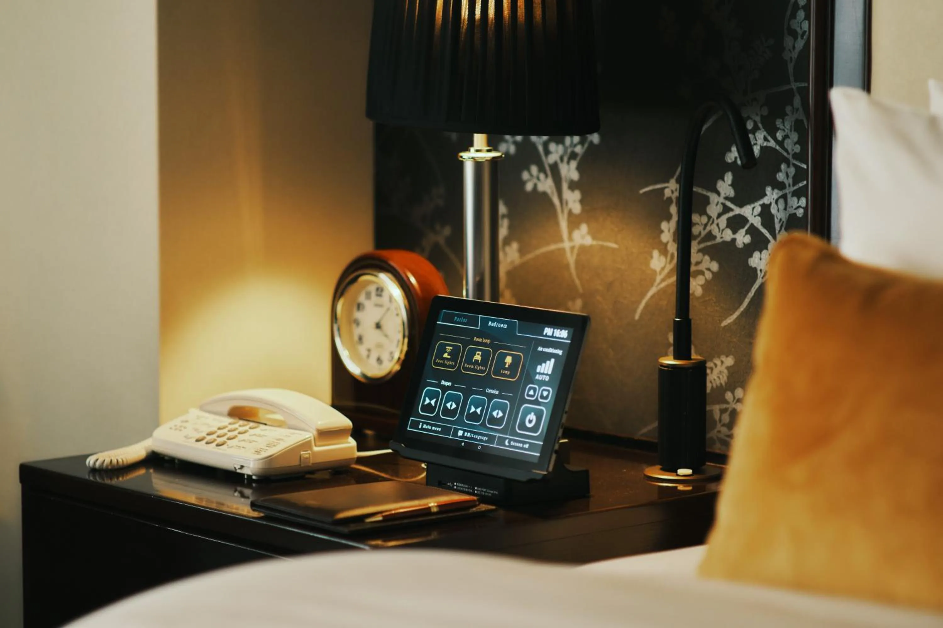 Area and facilities, Bed in Imperial Hotel Tokyo