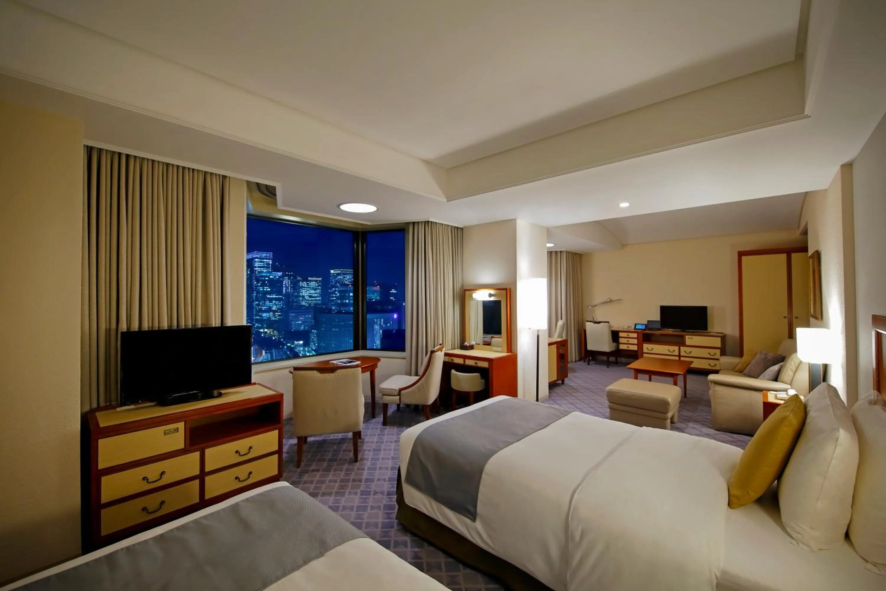 Photo of the whole room, Bed in Imperial Hotel Tokyo