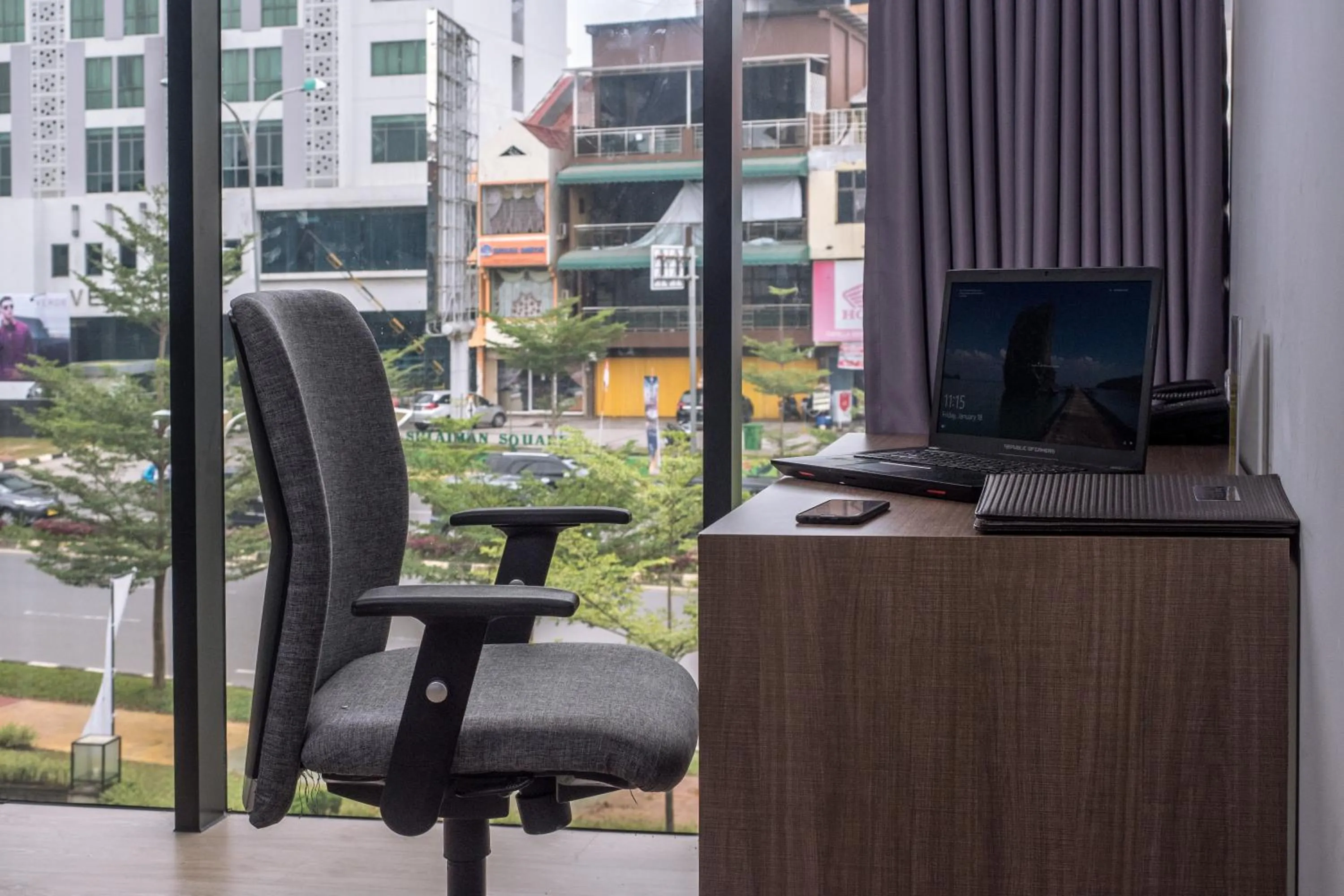 hair dresser in The Hills Batam