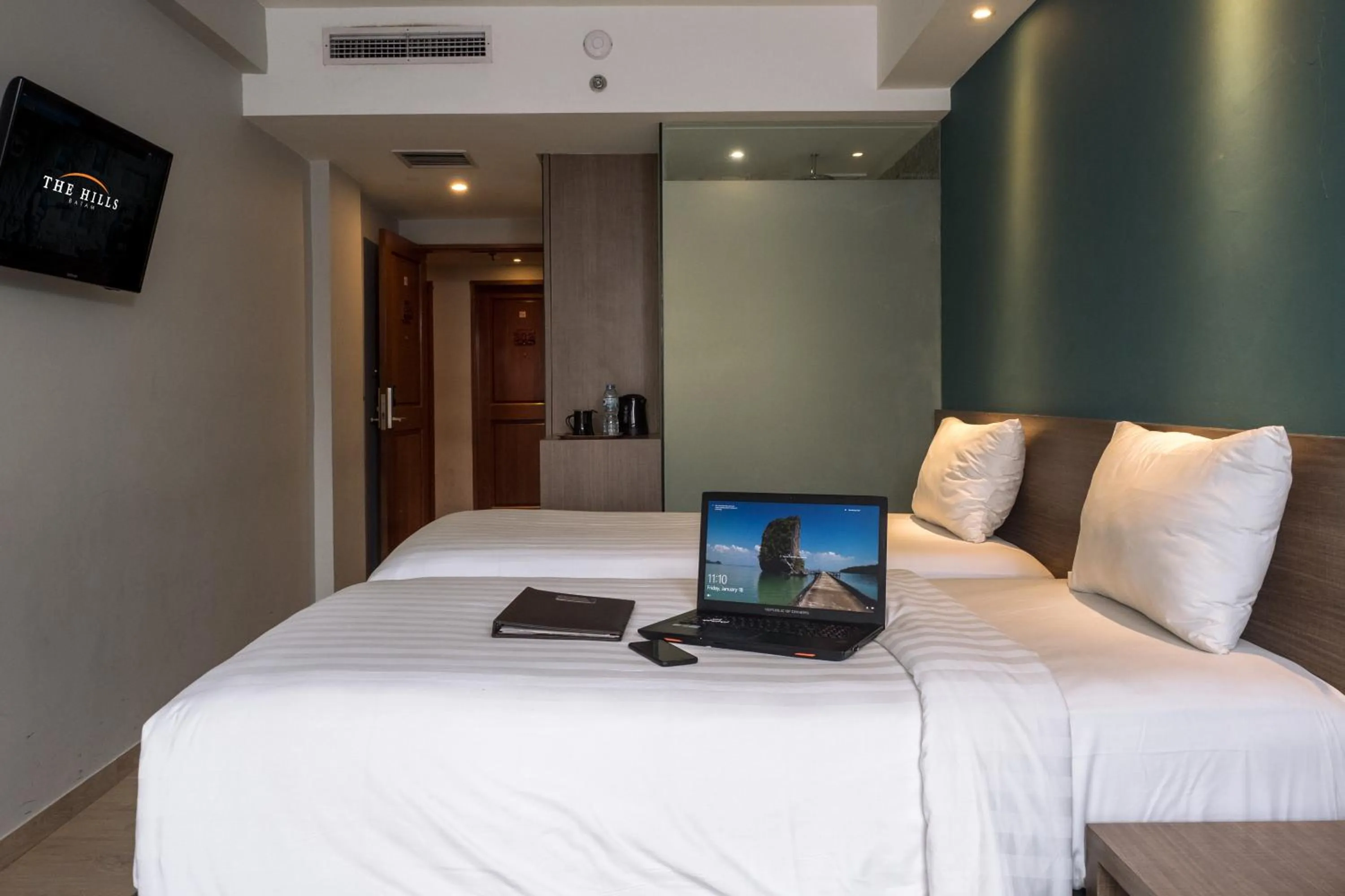 Photo of the whole room, Bed in The Hills Batam