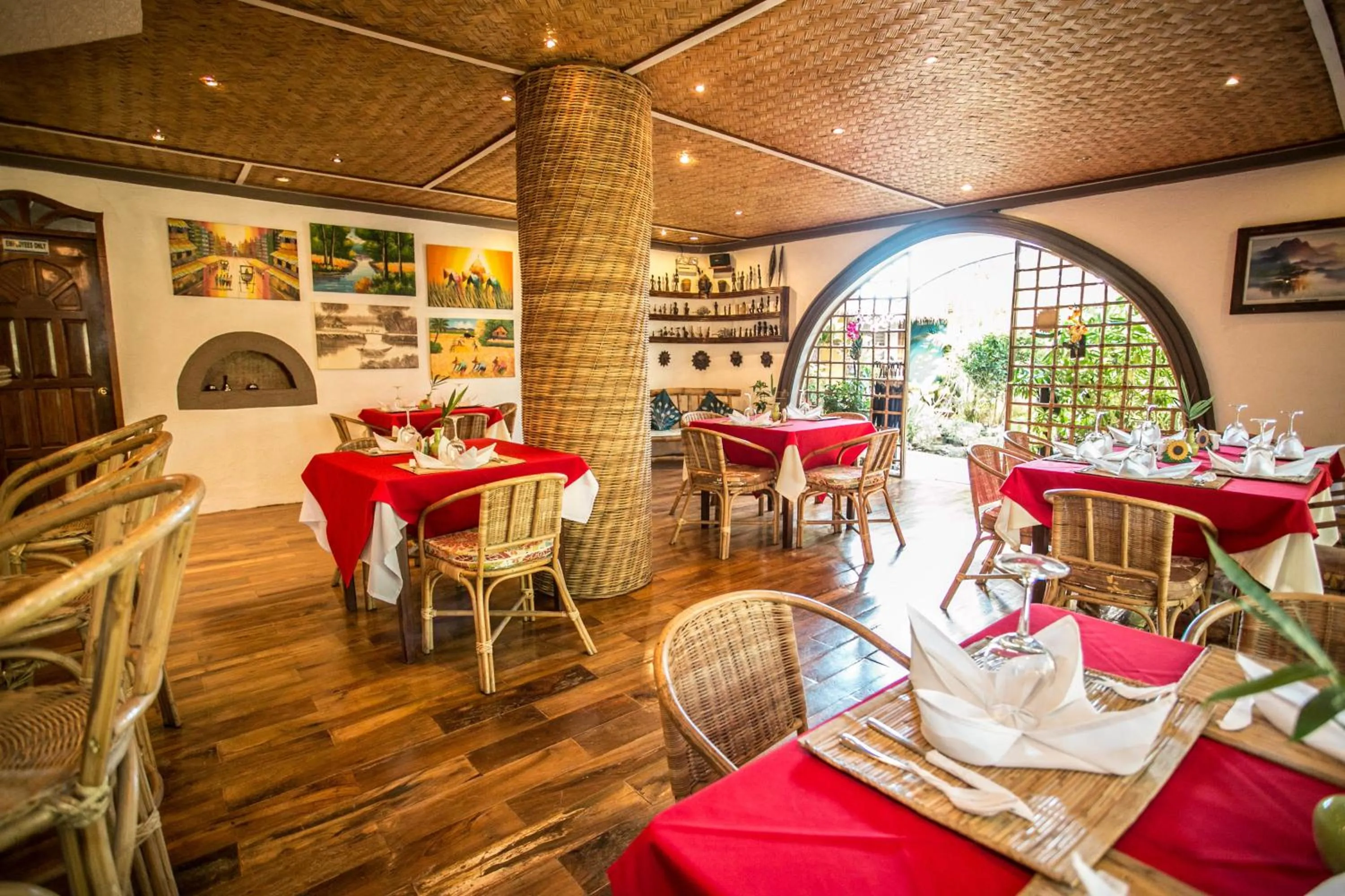Restaurant/places to eat in Floral Villarosa