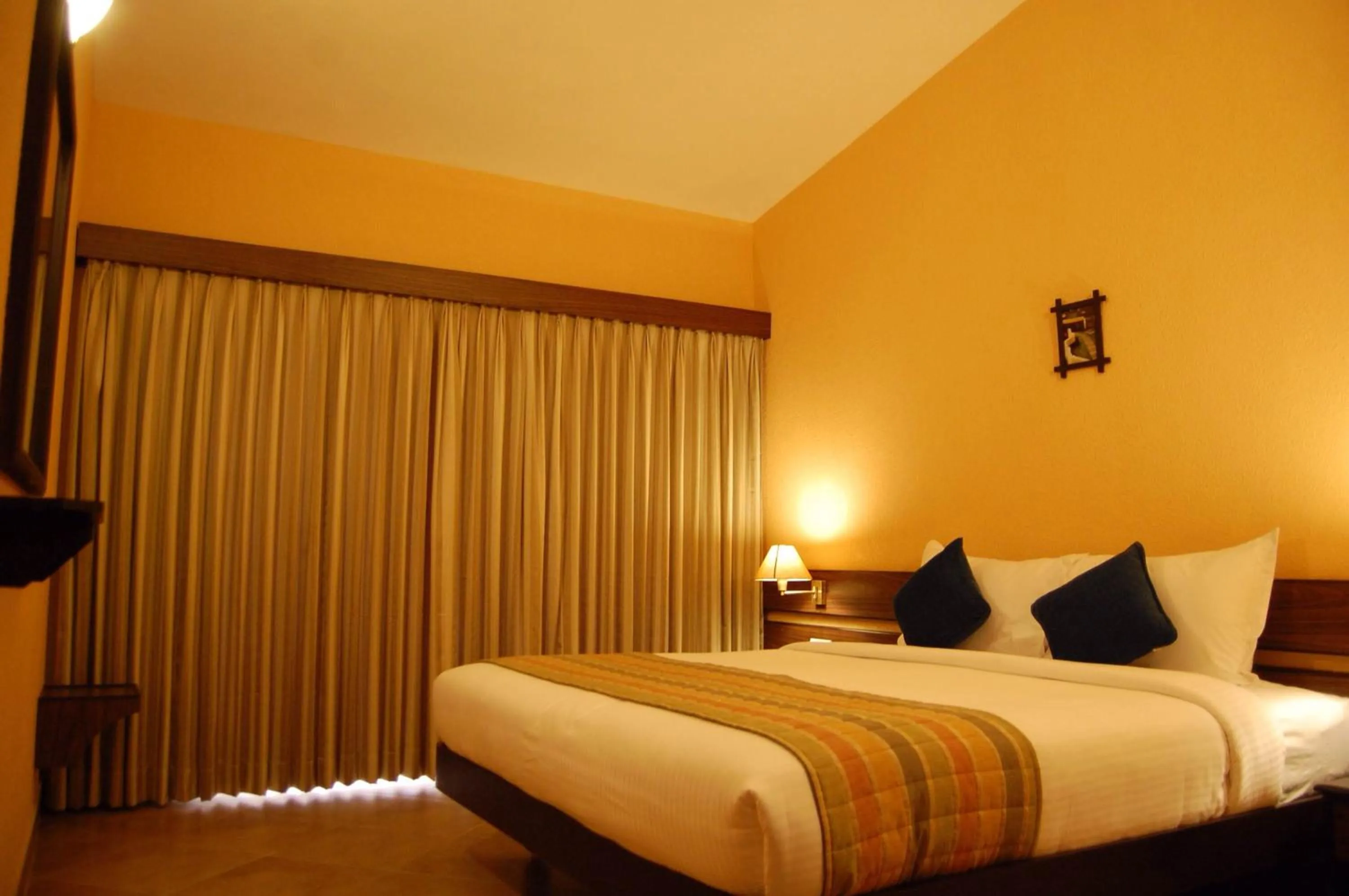 Bed in Green Pastures - A Hill Country Resort