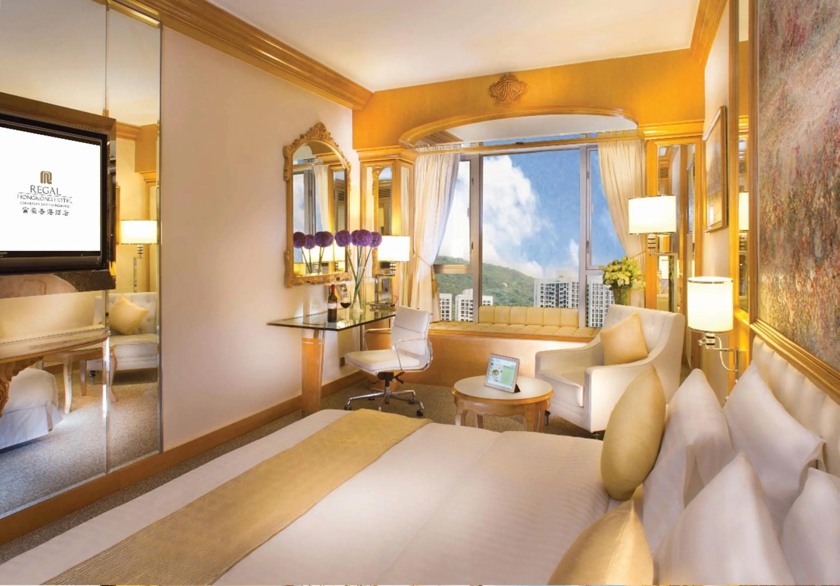 Bedroom, Bed in Regal Hongkong Hotel