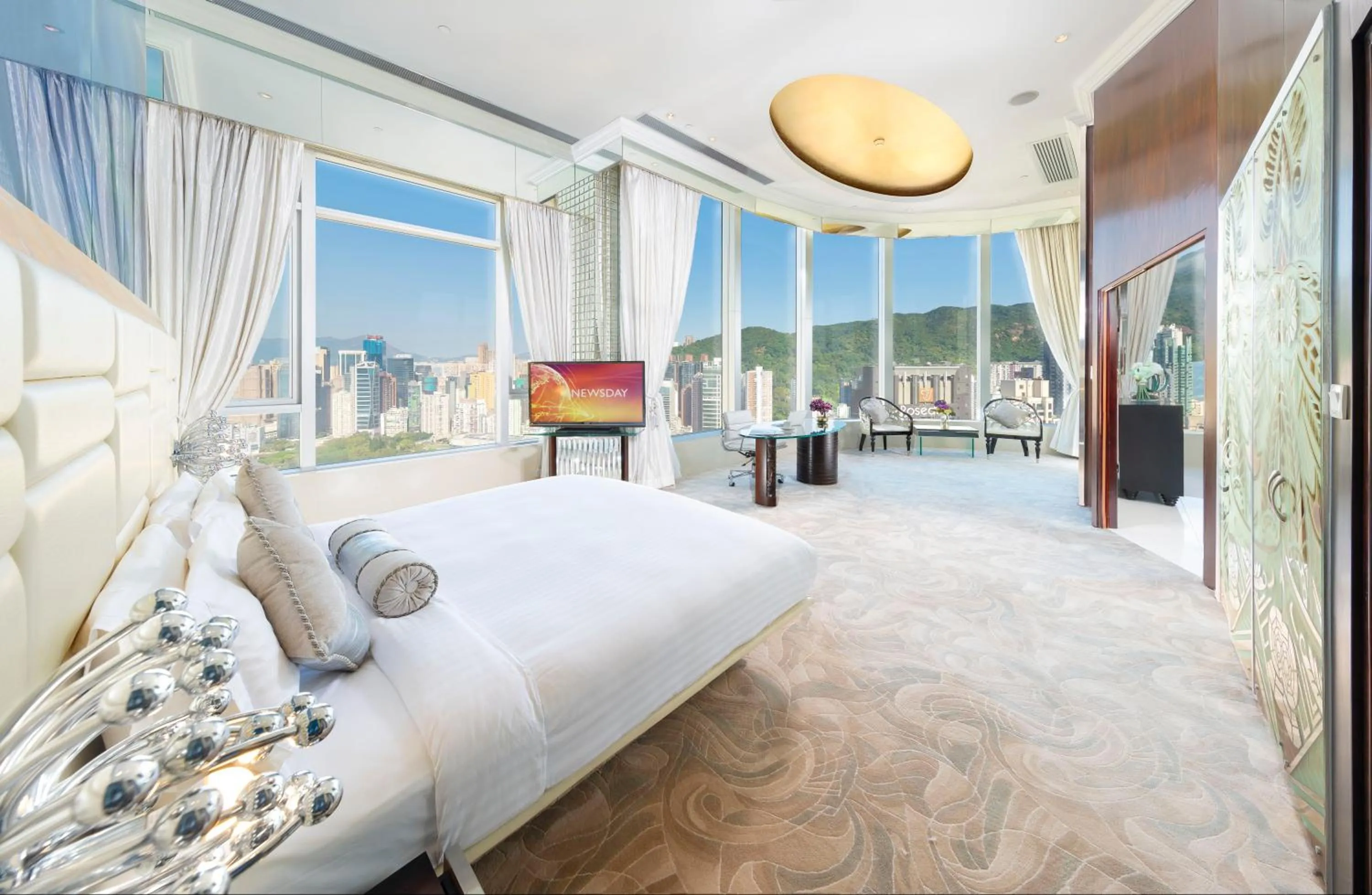 Bed in Regal Hongkong Hotel
