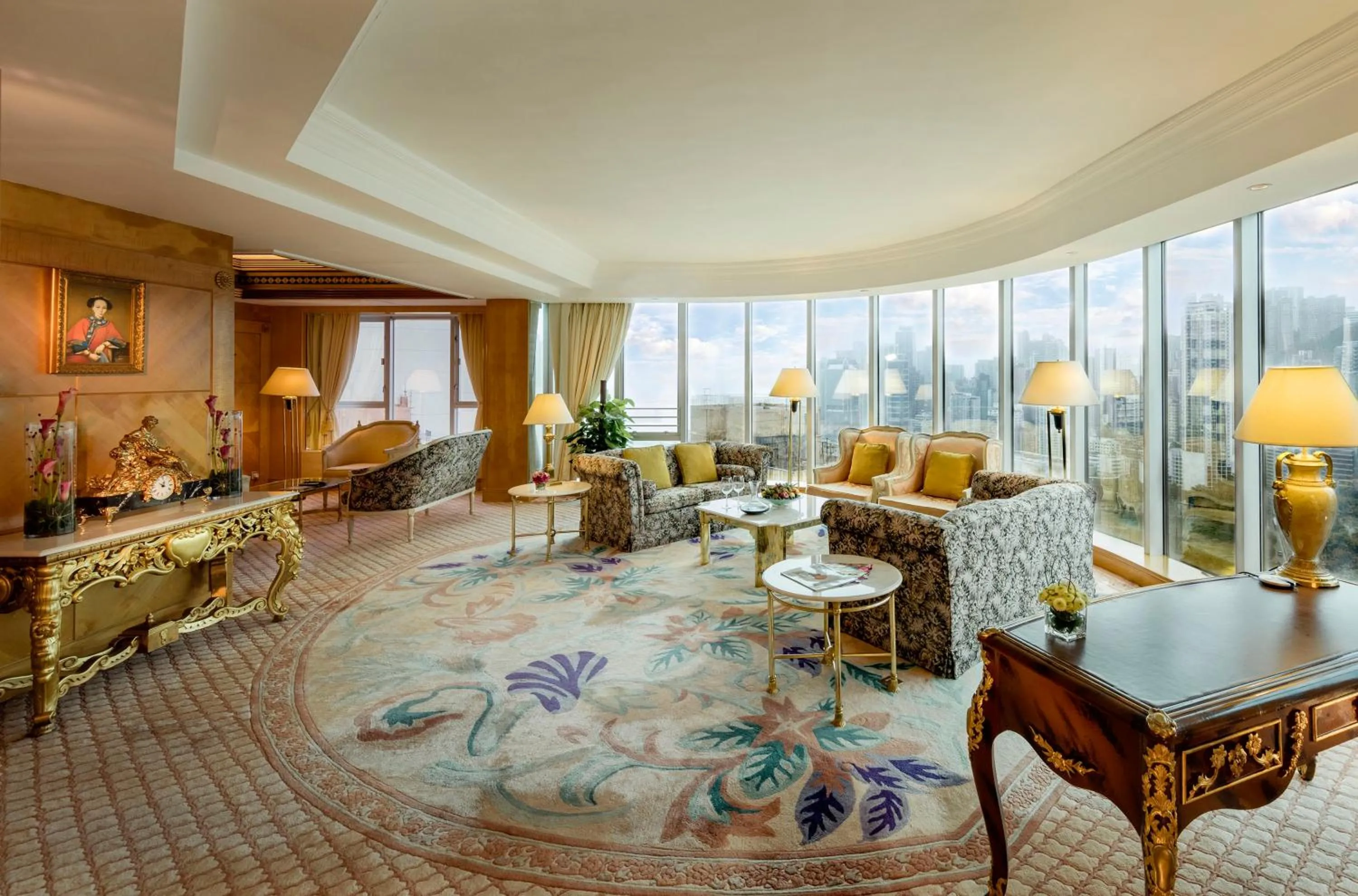 Living room in Regal Hongkong Hotel