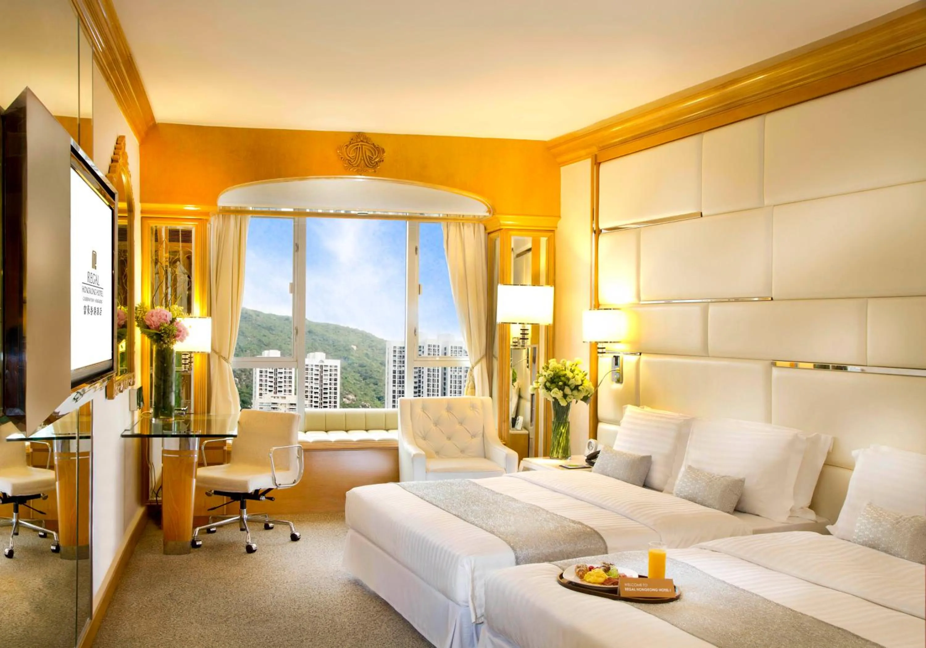 Bedroom, Bed in Regal Hongkong Hotel
