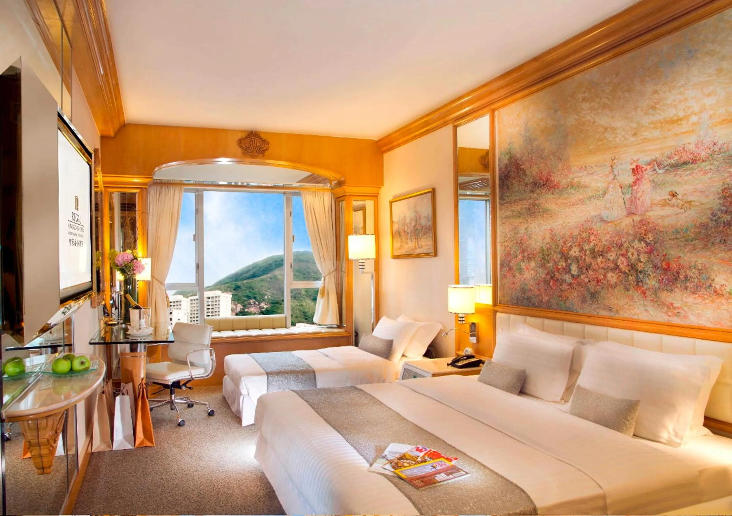 Bed in Regal Hongkong Hotel