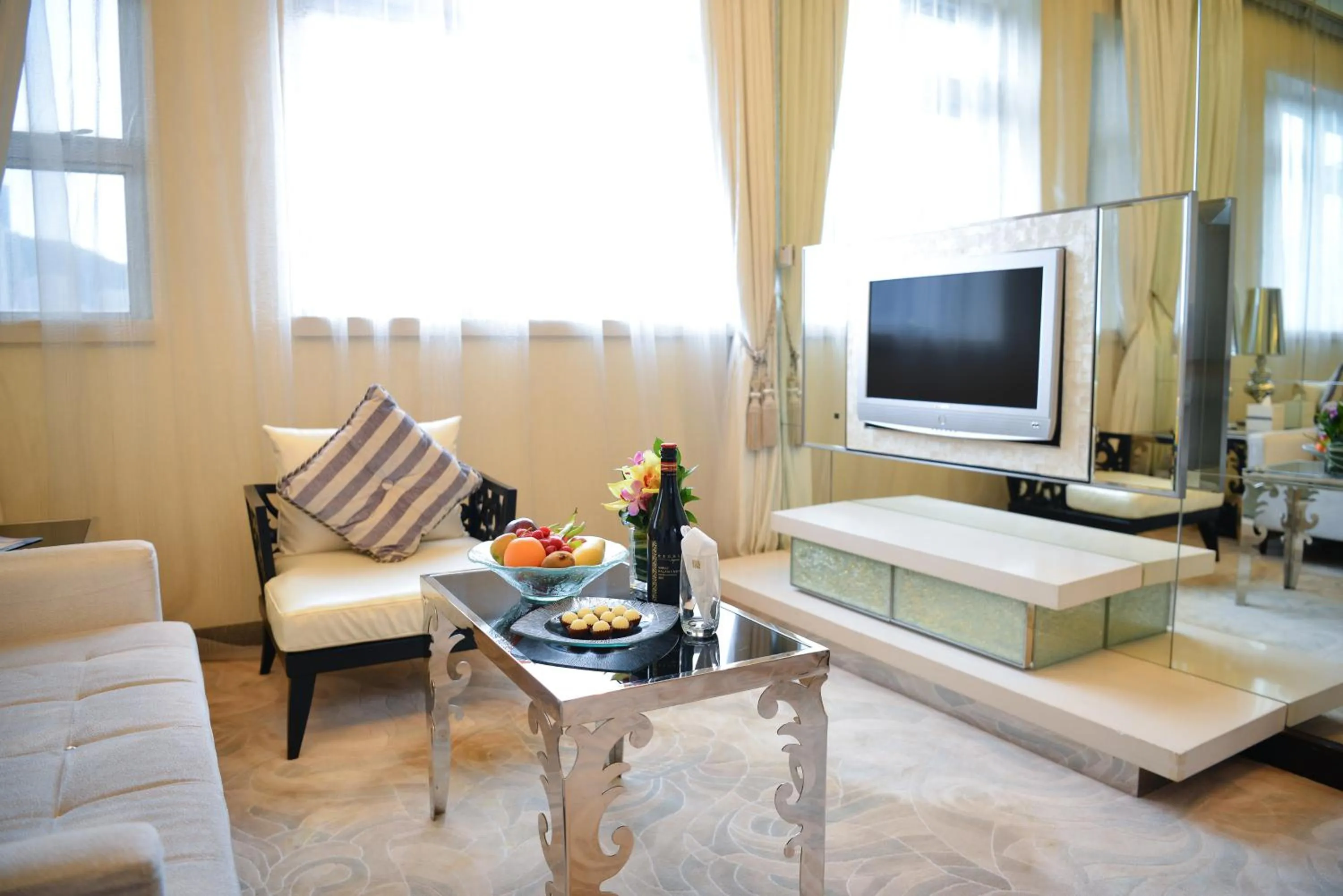 Communal lounge/ TV room in Regal Hongkong Hotel